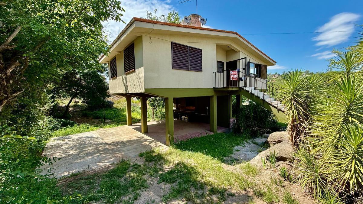Casa PH en venta, un dormitorio, patio, cochera. Villa del Lago, Carlos Paz.