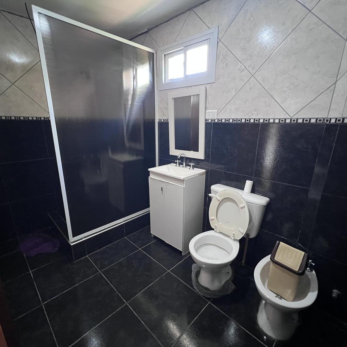 Venta Casa, 3 Dorm., 2 Departamentos. Villa del Lago. Carlos Paz 2
