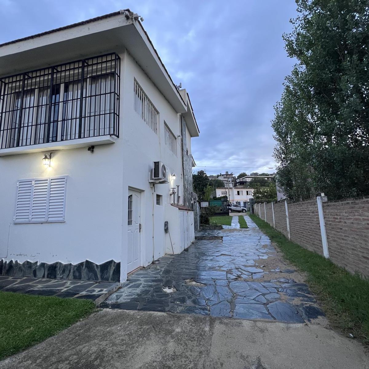 Venta Casa, 3 Dorm., 2 Departamentos. Villa del Lago. Carlos Paz 3