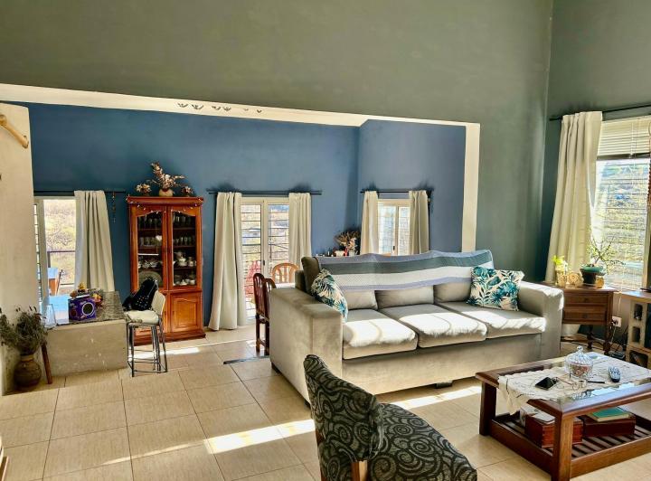 Casa en venta, con departamento independiente, 3 dormitorios, 2 baños, terraza. Estancia Vieja 4