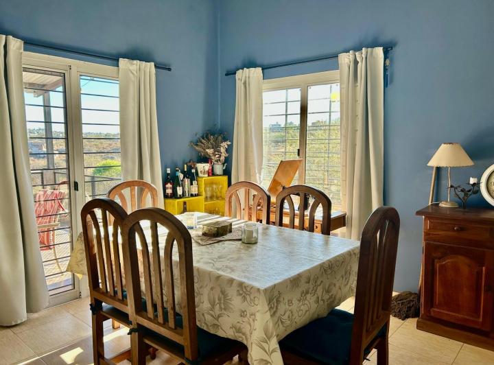 Casa en venta, con departamento independiente, 3 dormitorios, 2 baños, terraza. Estancia Vieja 5