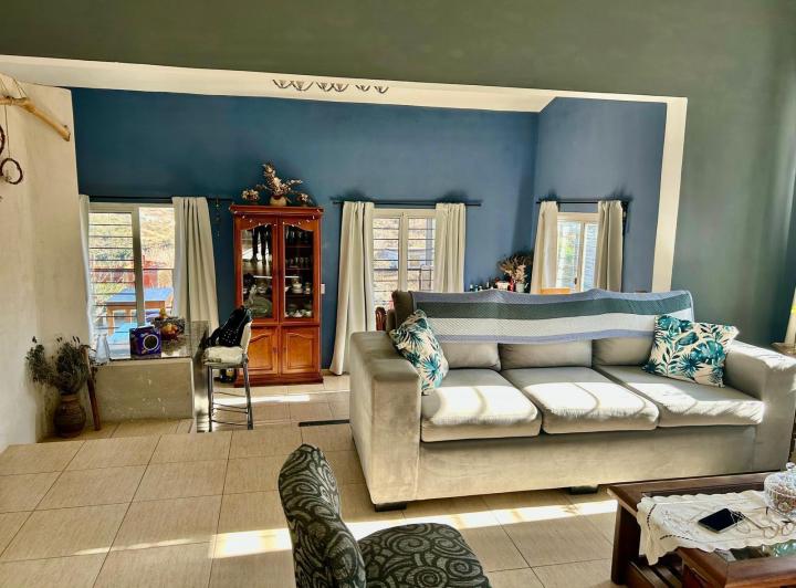 Casa en venta, con departamento independiente, 3 dormitorios, 2 baños, terraza. Estancia Vieja 3