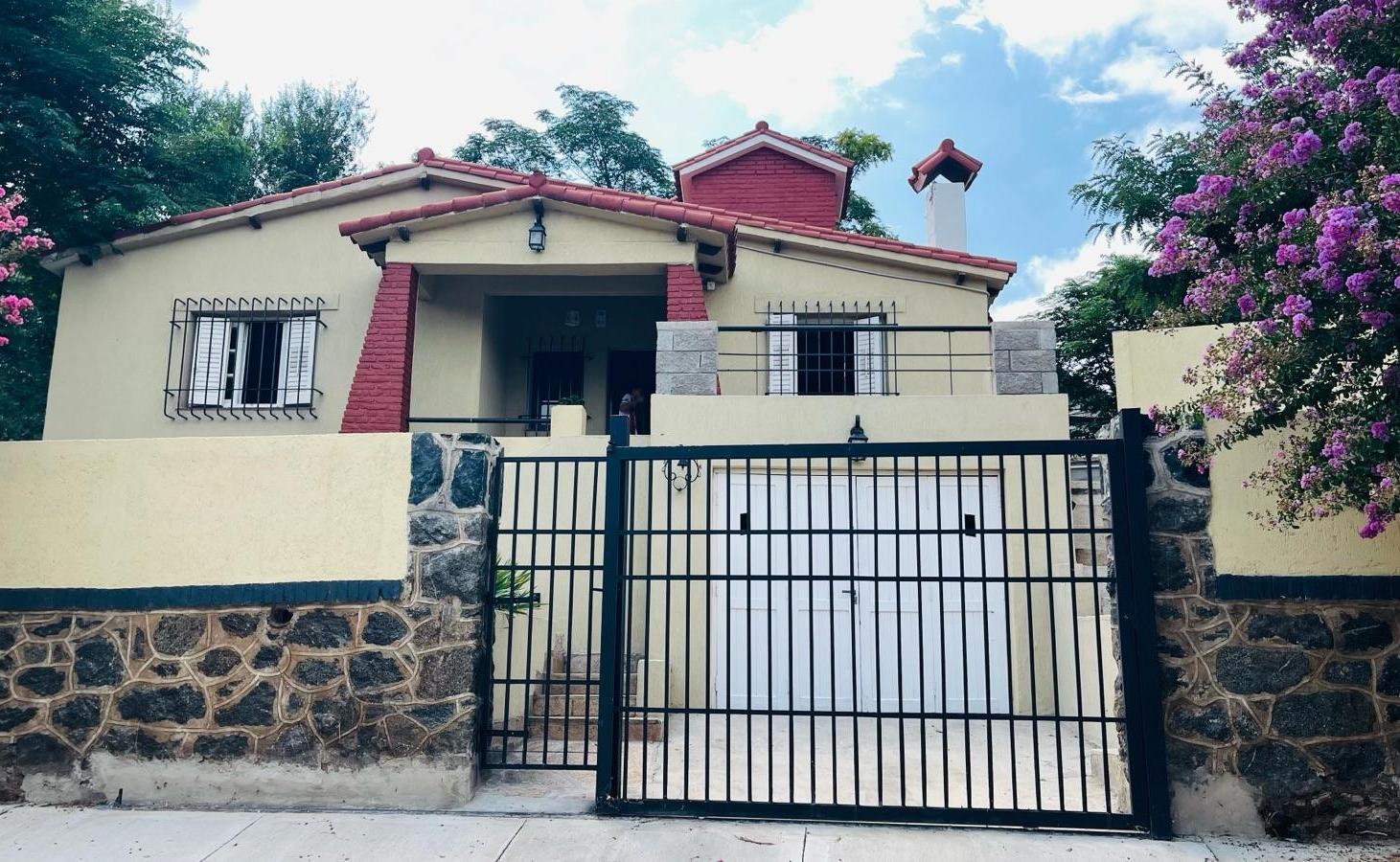 Venta Casa 2 dormitorios, 2 baños, pileta, Villa Carlos Paz, 10 min del centro