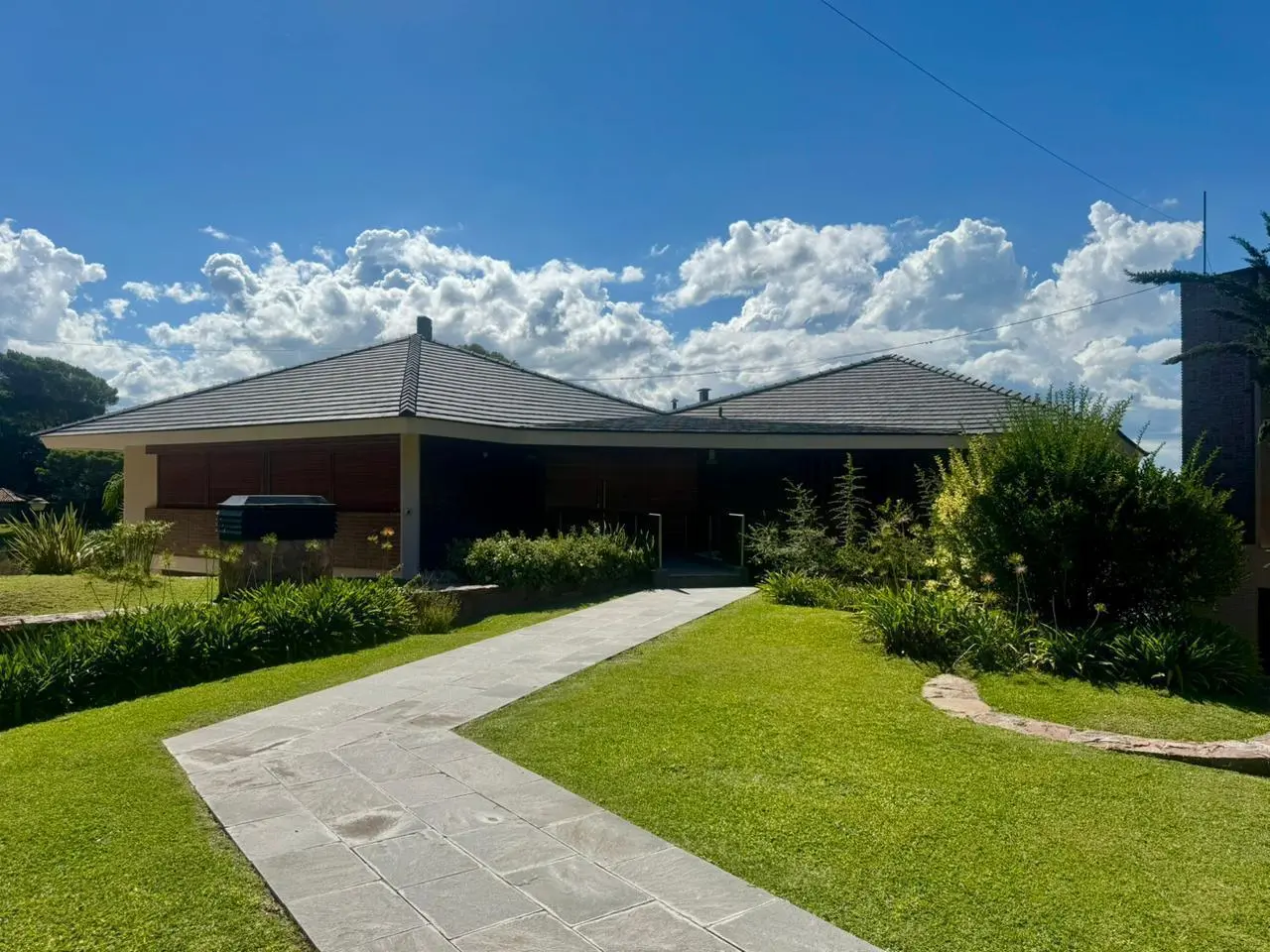 Casa en venta de categoría, costa y bajada al lago. Costa Azul 8
