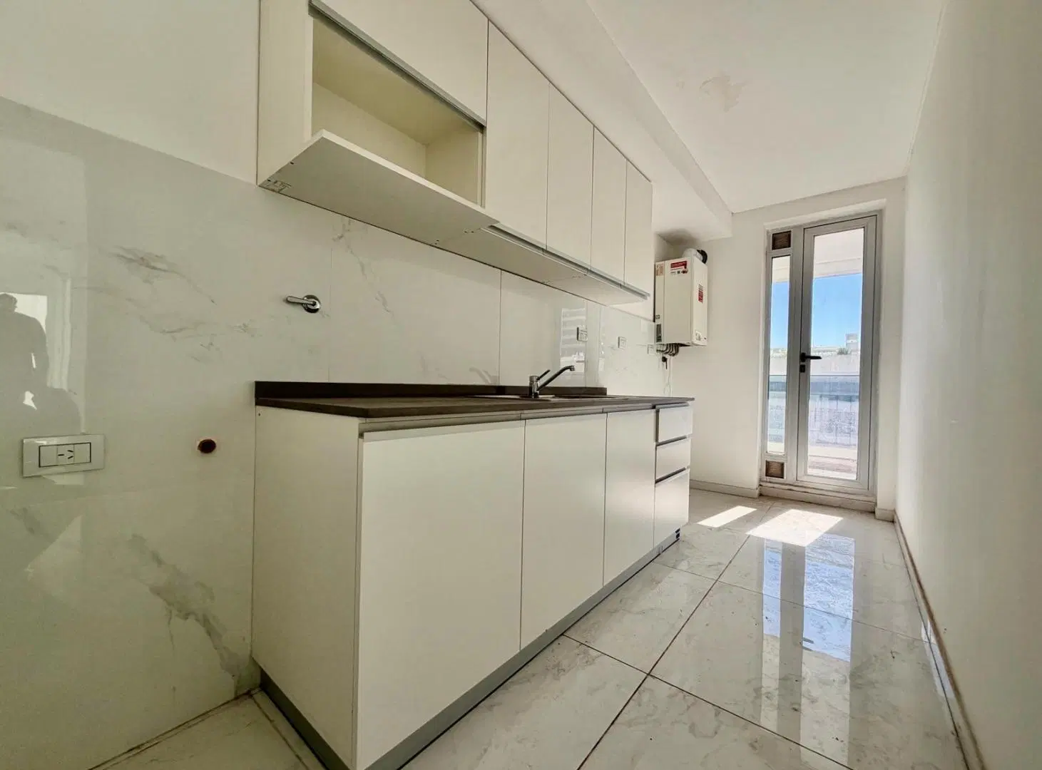 Departamento en venta, 2 dormitorios, 2 baños, balcón. La Diva de Gama 4