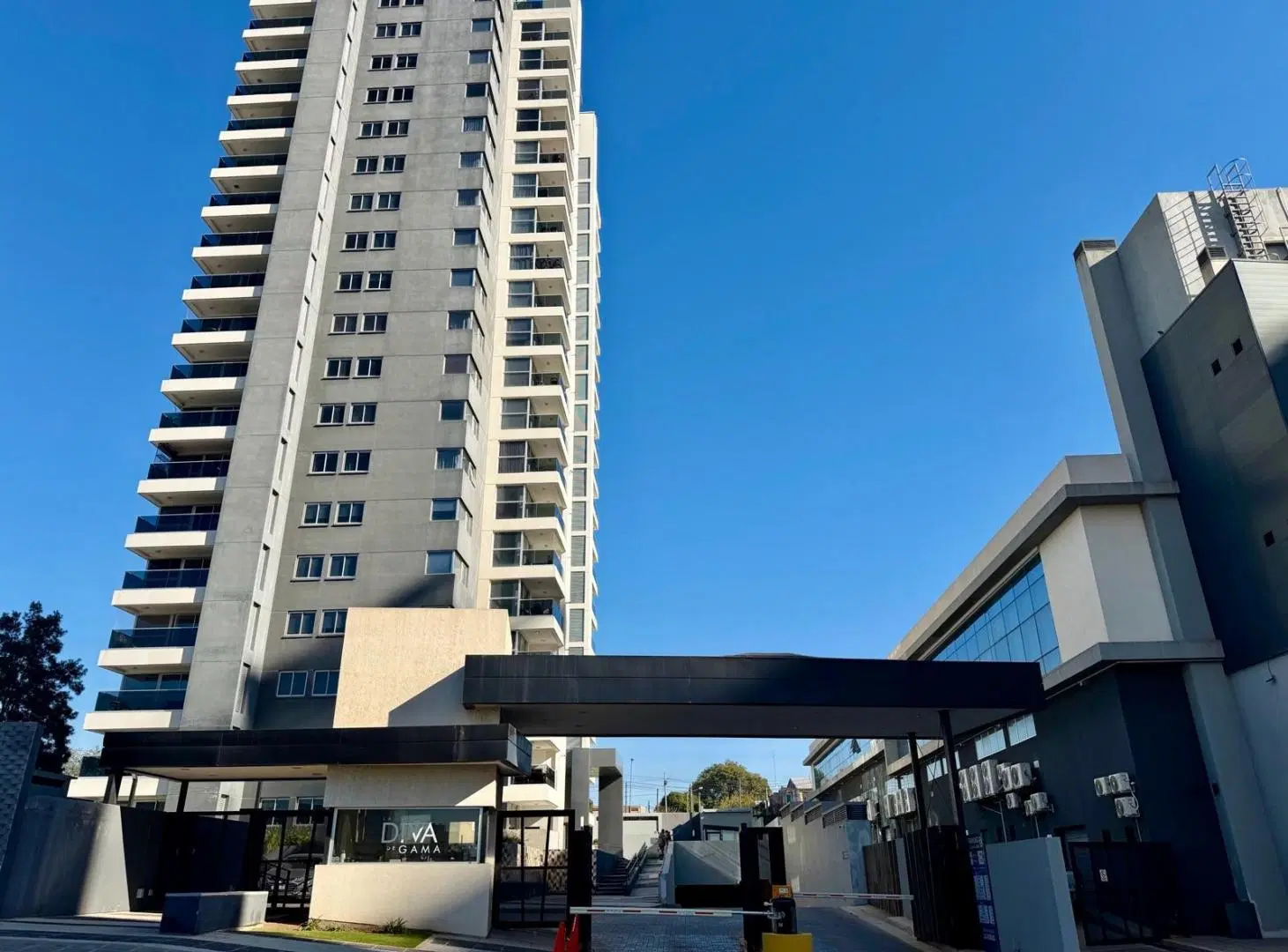 Departamento en venta, 2 dormitorios, 2 baños, balcón. La Diva de Gama 2