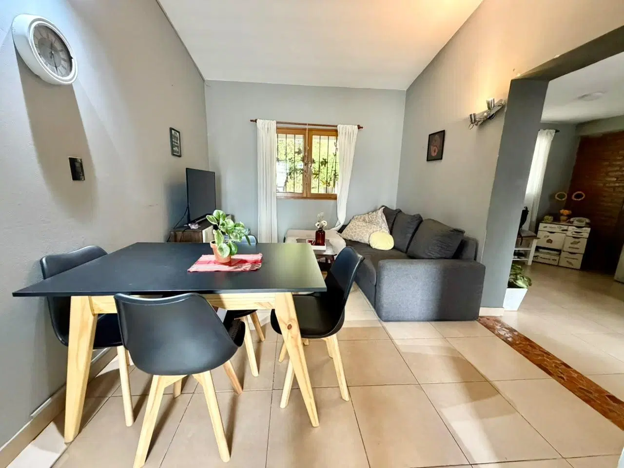 Casa en venta. PH 2 dormitorios, pileta, cochera. Santa Rita 5