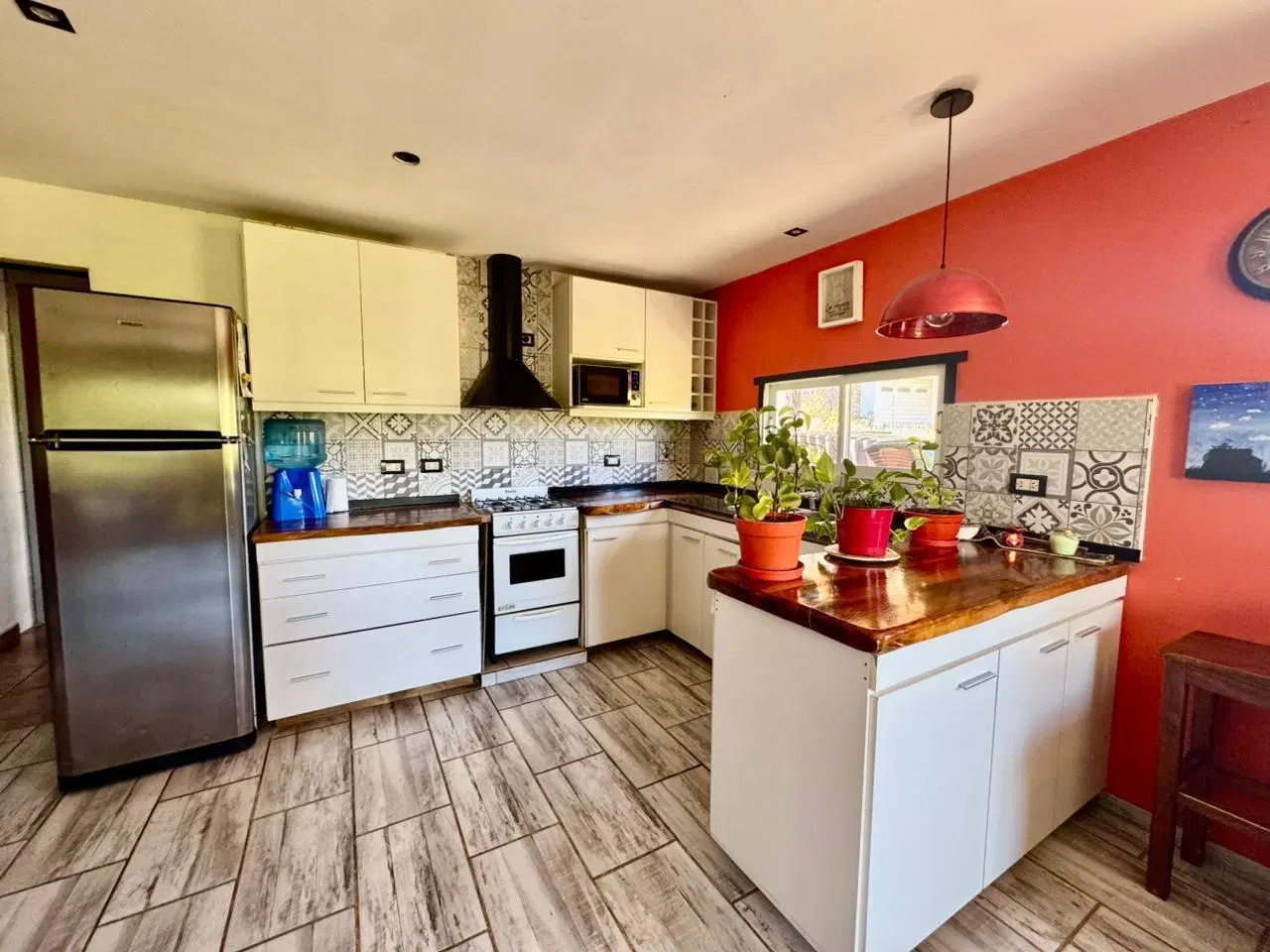 Casa en venta, frente al Rio de Tanti. 3 dormitorios, cochera. Villa Douma 2