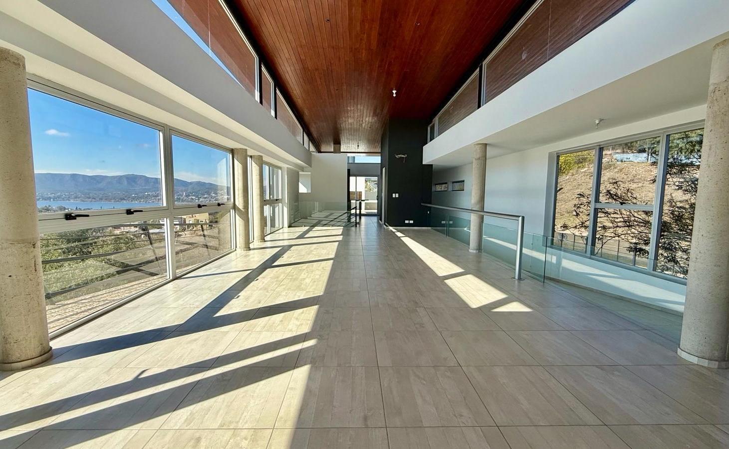 Foto de Casa de Lujo, 3 dormitorios, pileta, Vista al Lago. Villa del Lago, imagen 5