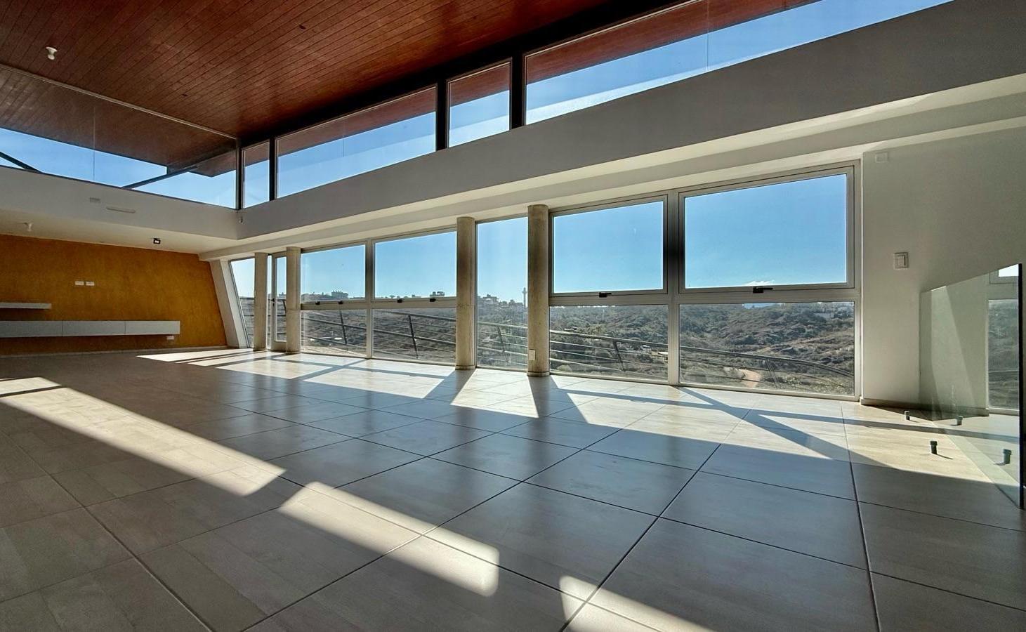 Foto de Casa de Lujo, 3 dormitorios, pileta, Vista al Lago. Villa del Lago, imagen 4