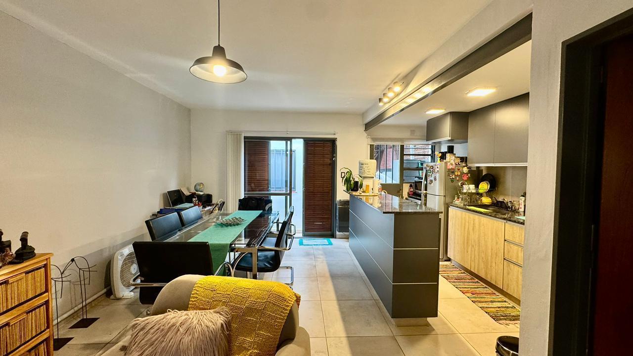 Foto de Departamento en venta, dos dormitorios, escritorio, patio, cochera, imagen 3