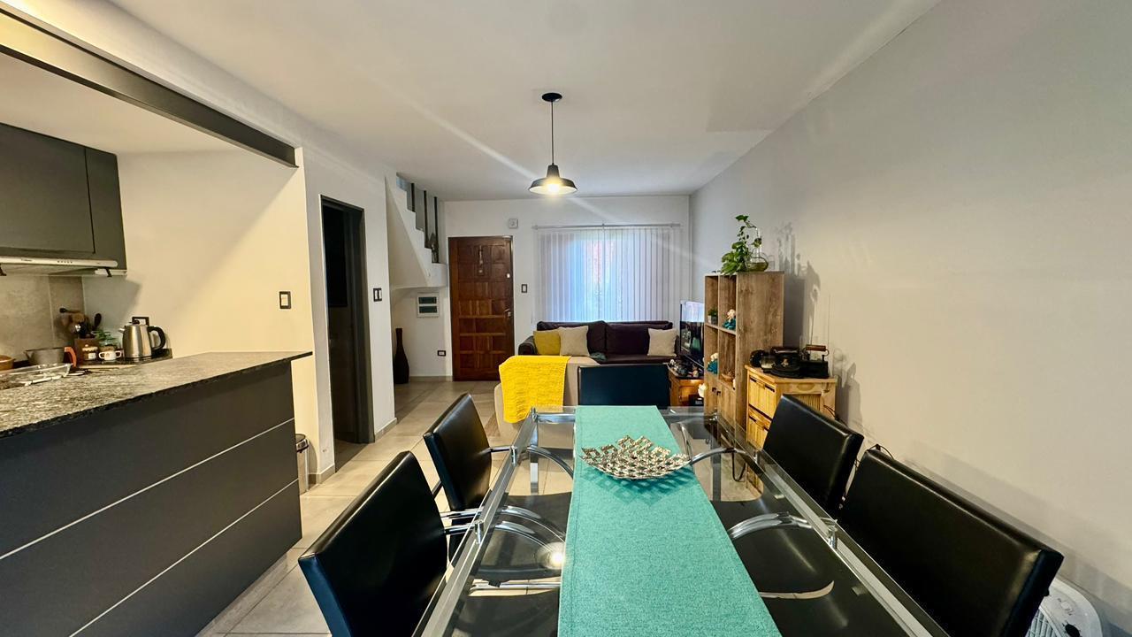Foto de Departamento en venta, dos dormitorios, escritorio, patio, cochera, imagen 1