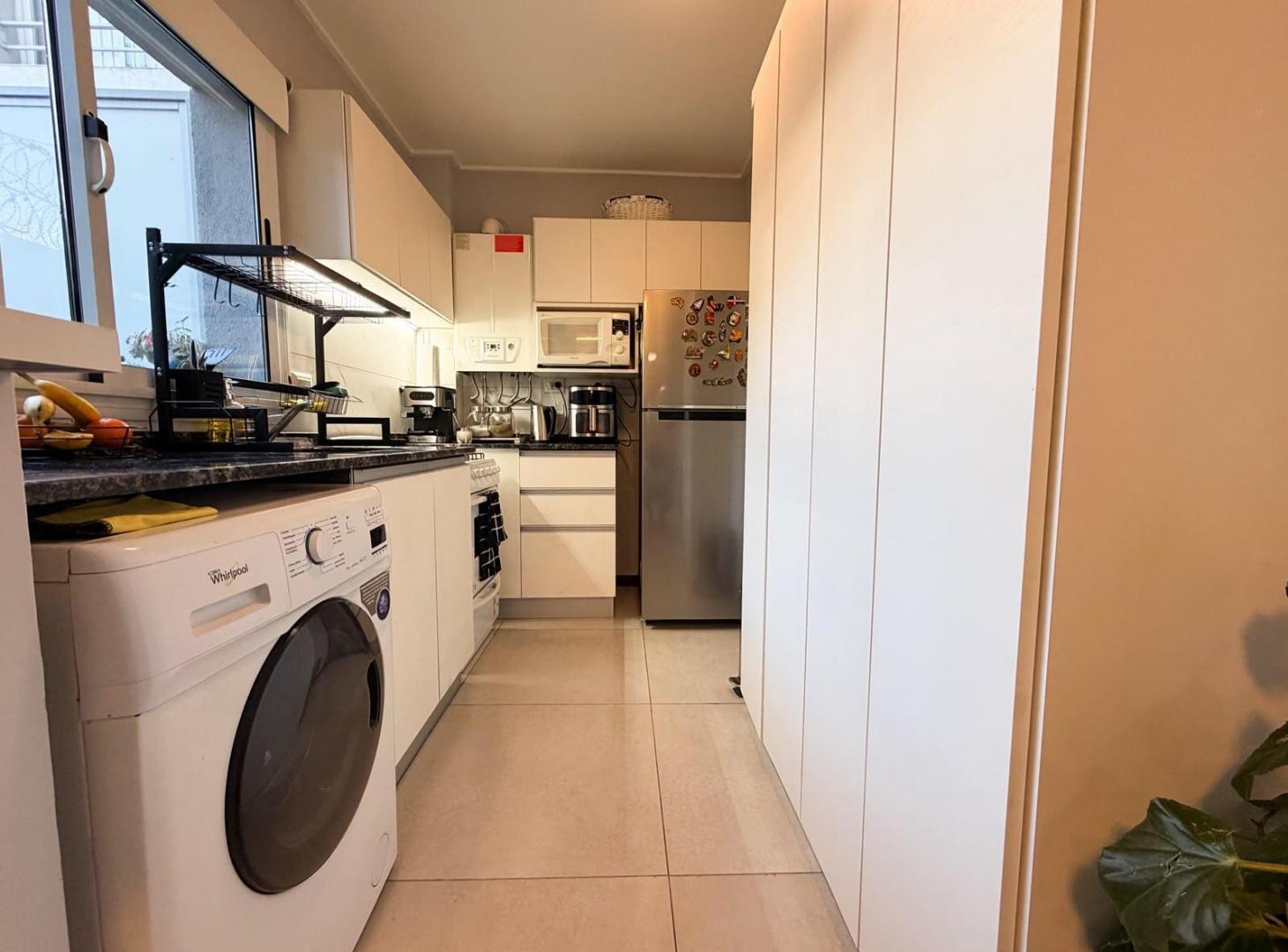 Foto de Venta Departamento de Categoría en PB, Zona Centro, Con Cochera y, imagen 2