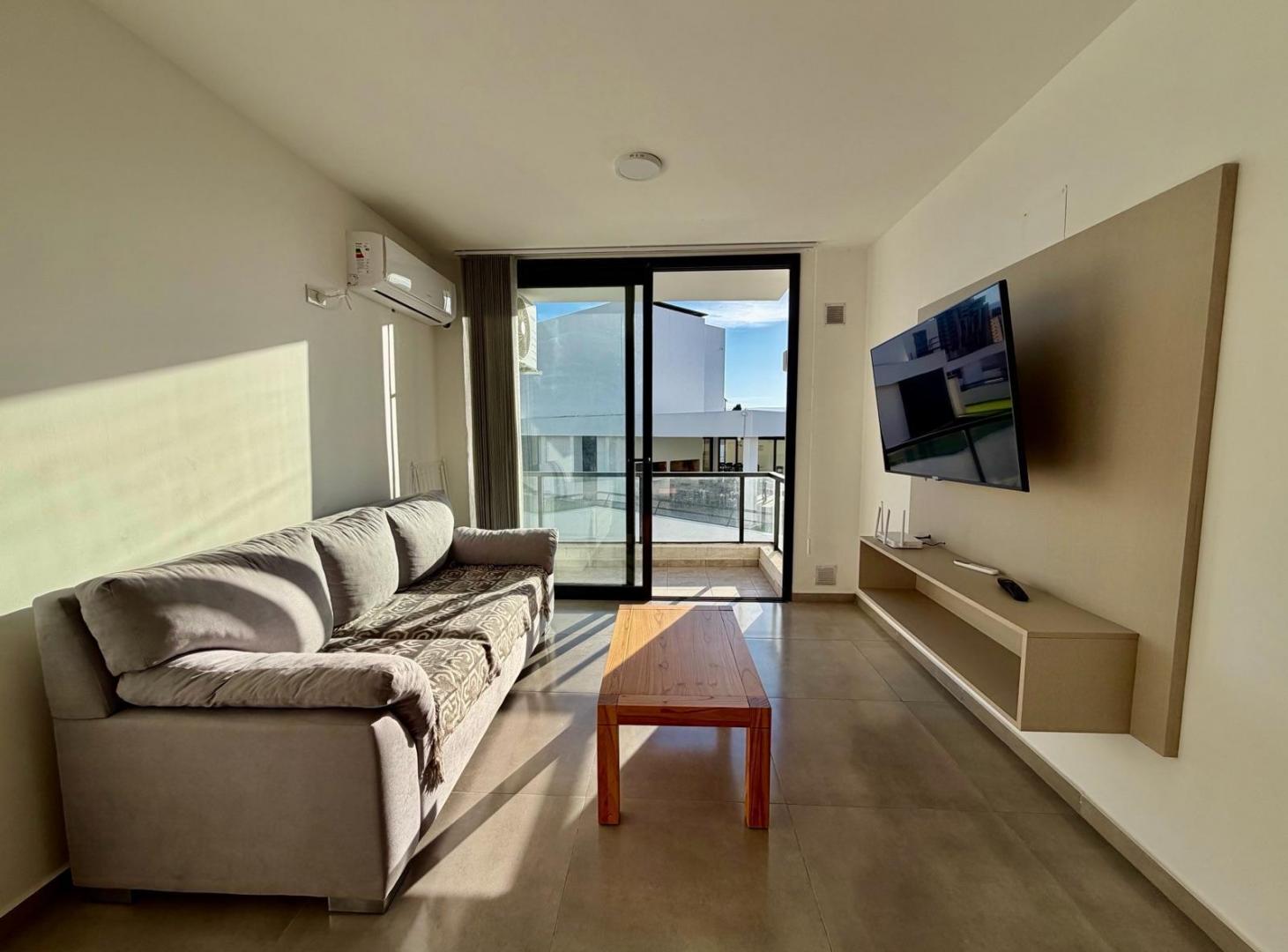 Foto de Departamento en venta. 2 dormitorios, AMOBLADO, balcón, cochera. Centro, imagen 3