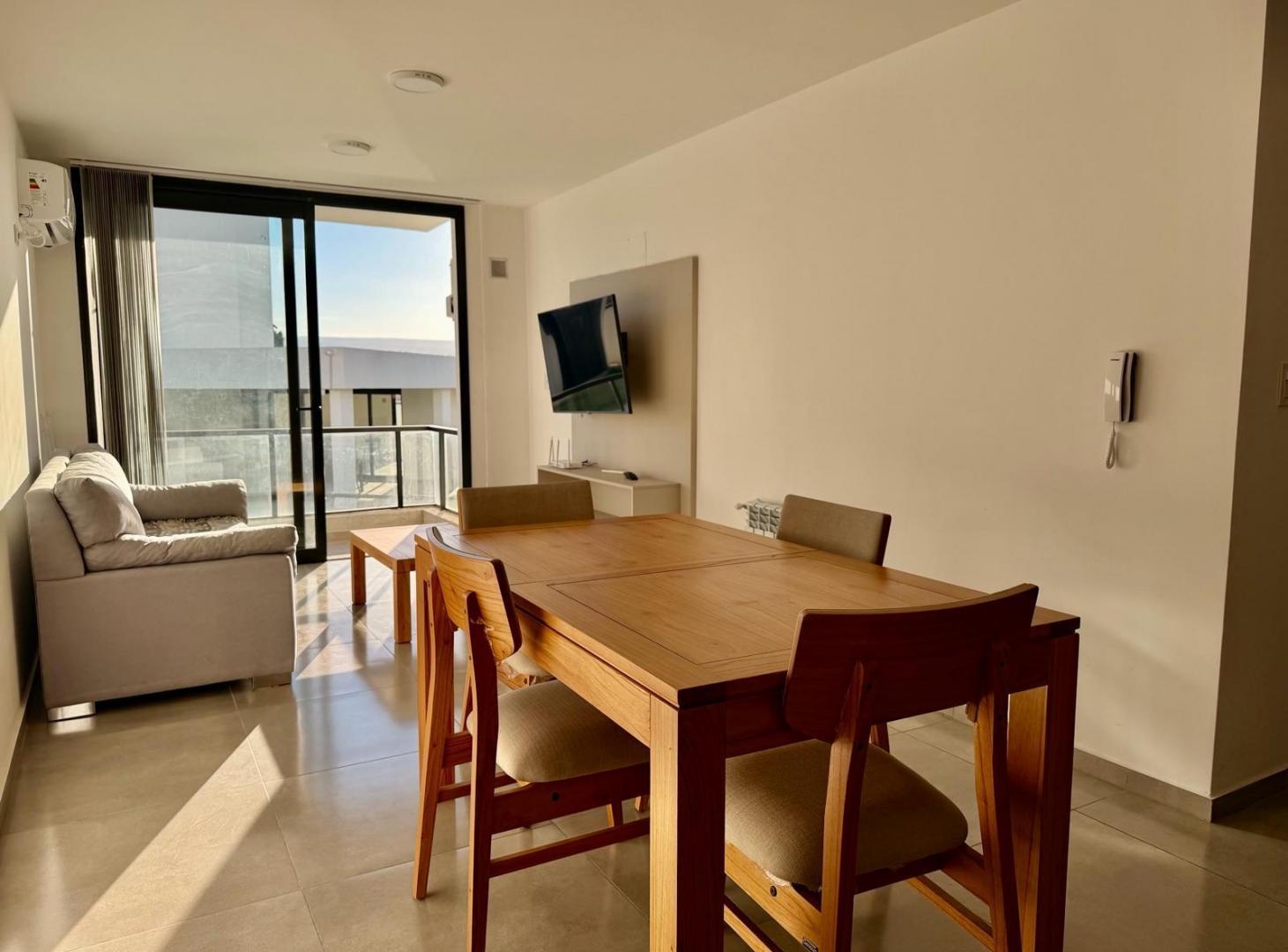Foto de Departamento en venta. 2 dormitorios, AMOBLADO, balcón, cochera. Centro, imagen 1