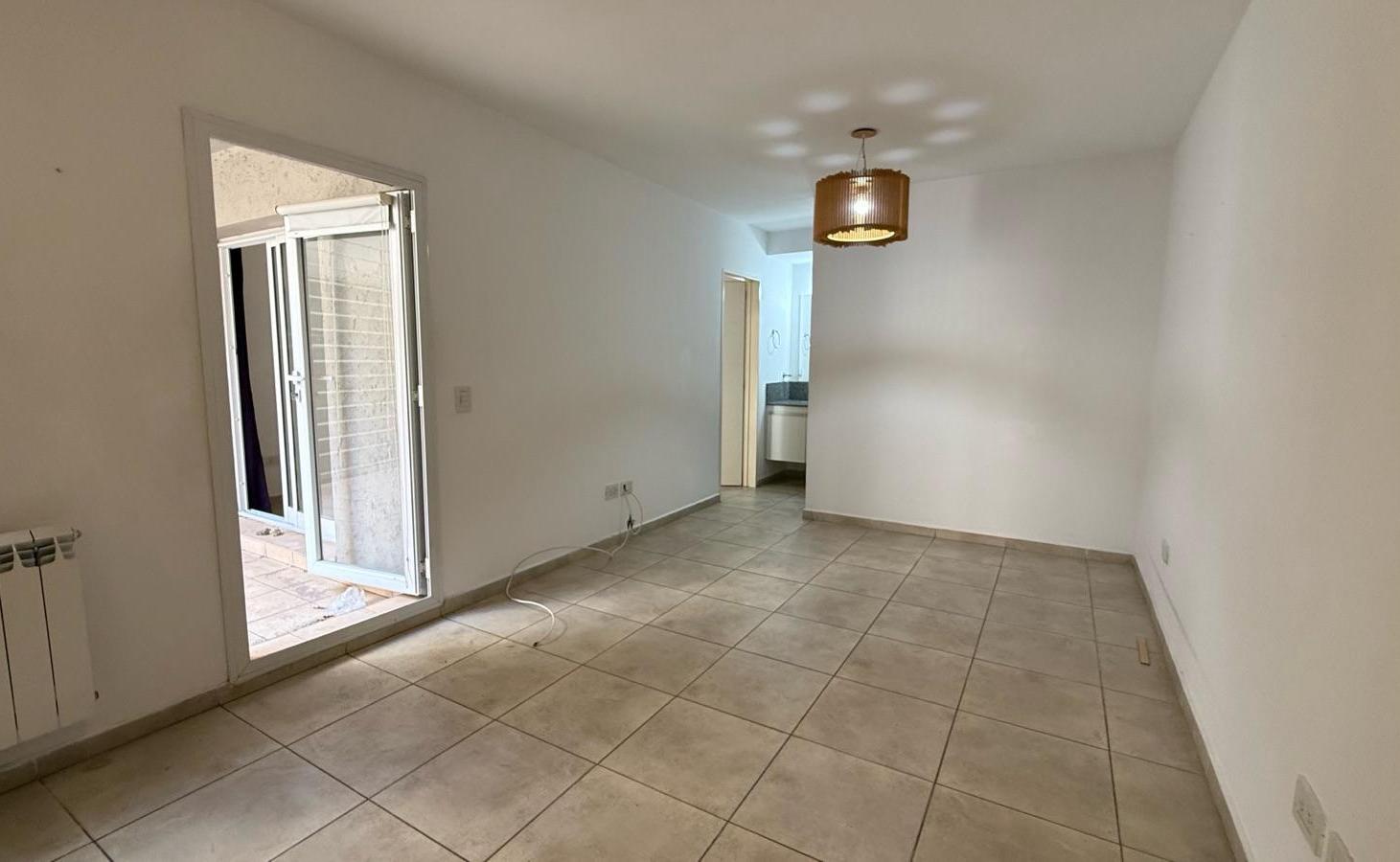 Foto de Venta Departamento,1 dormitorio, planta baja, patio, cochera, Centro, imagen 2