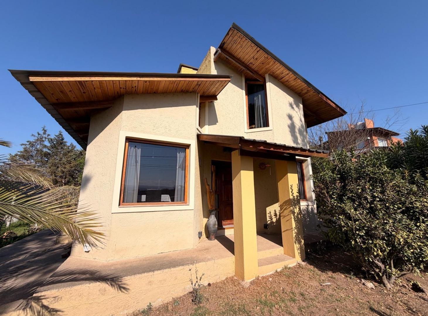 Foto de Venta Casa 2 dormitorios, Quincho y Pileta, Villa Parque Siquiman, imagen 1