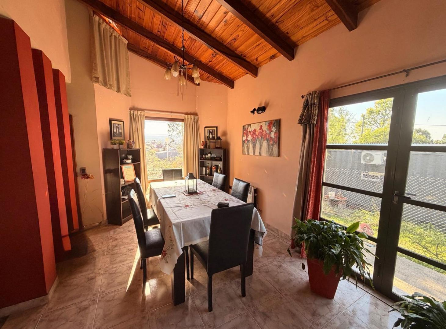 Foto de Venta Casa 2 dormitorios, Quincho y Pileta, Villa Parque Siquiman, imagen 4