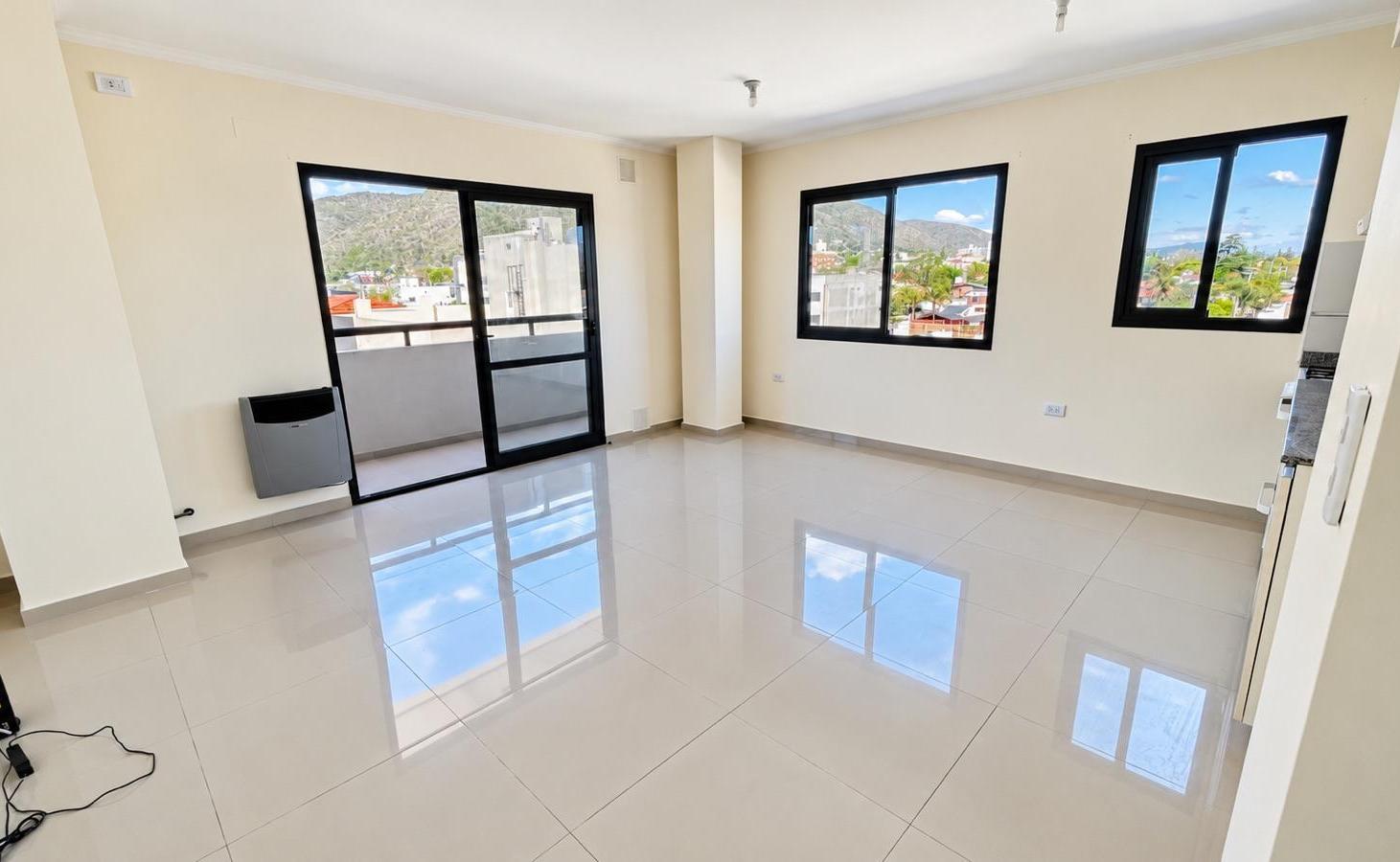 Foto de Departamento con vista a las sierras con cochera, centro de Villa, imagen 2