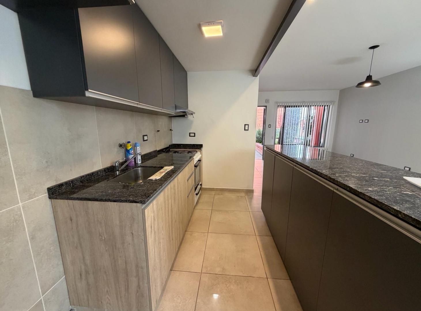 Foto de Departamento en venta, dos dormitorios, escritorio, patio, cochera, imagen 5
