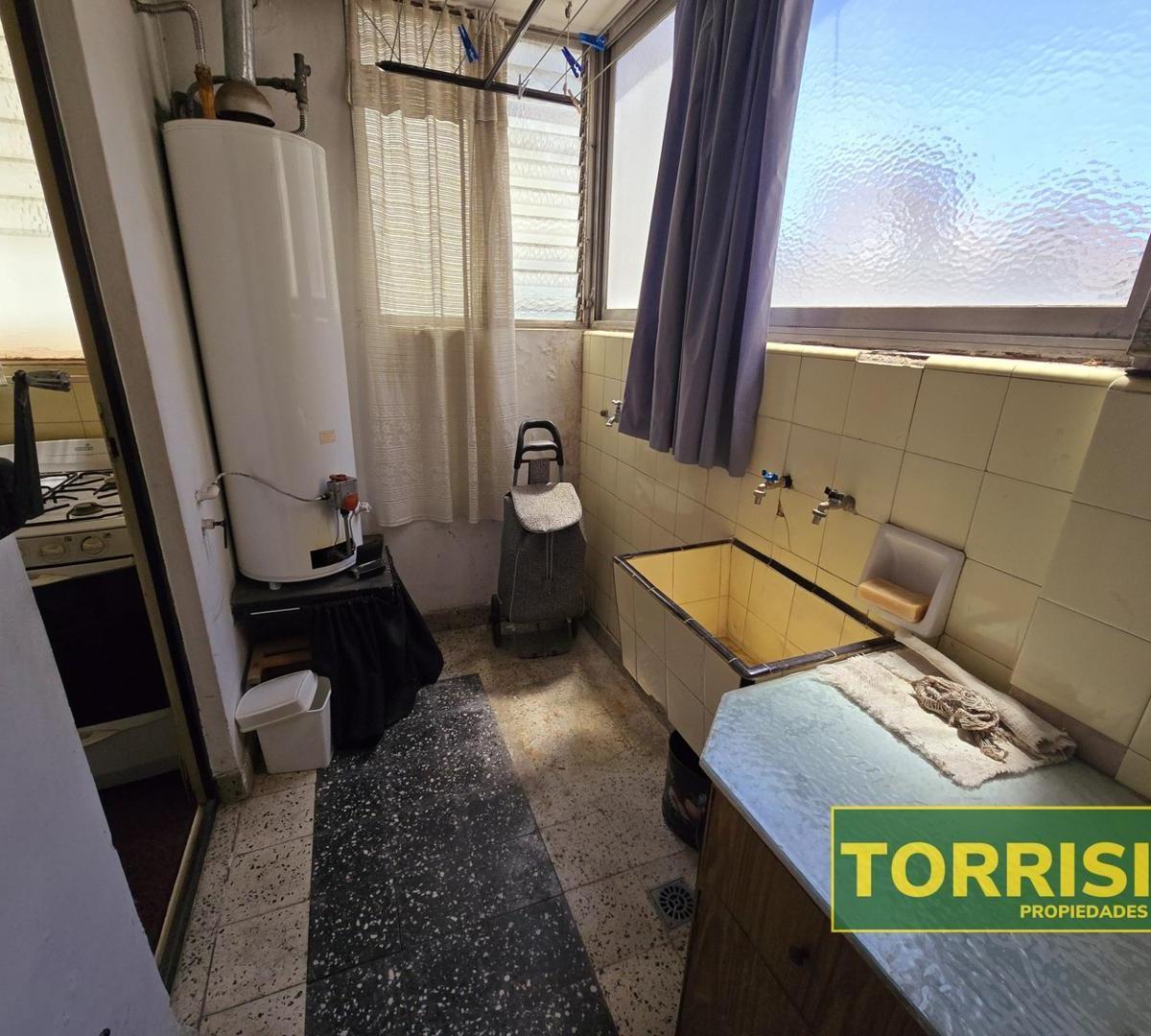 Venta - 4 Amb C/ Dep/escritorio - H. Yrigoyen 4200 - Almagro 4