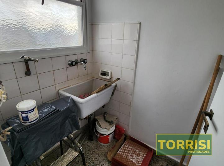 VENTA - DTO 4 AMB C/COCHERA - BACACAY 1800 - FLORES 4