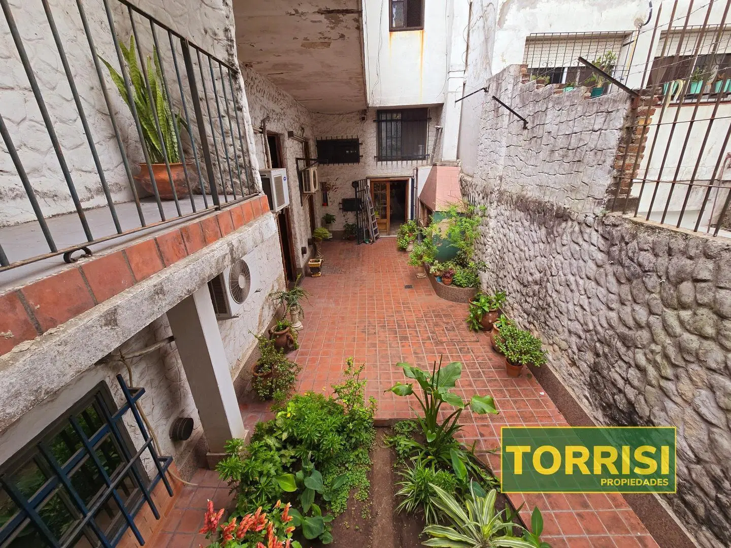 VENTA - 5 AMB PH C/PATIO Y COCHERA/LOCAL - CAMPICHUELO 300 2