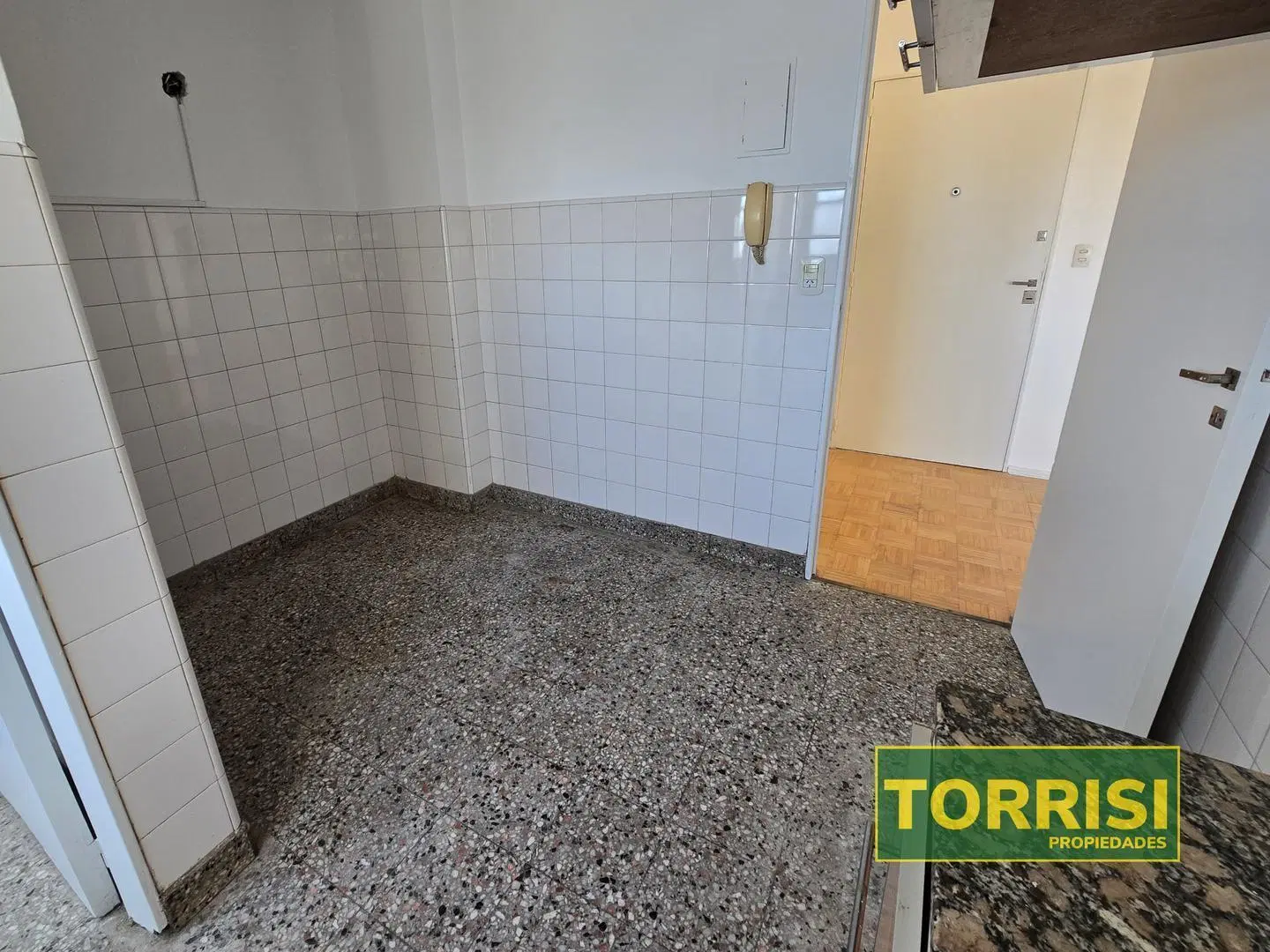 VENTA - DTO 80m2 4 AMB C/COCHERA - BACACAY 1800 - FLORES 5