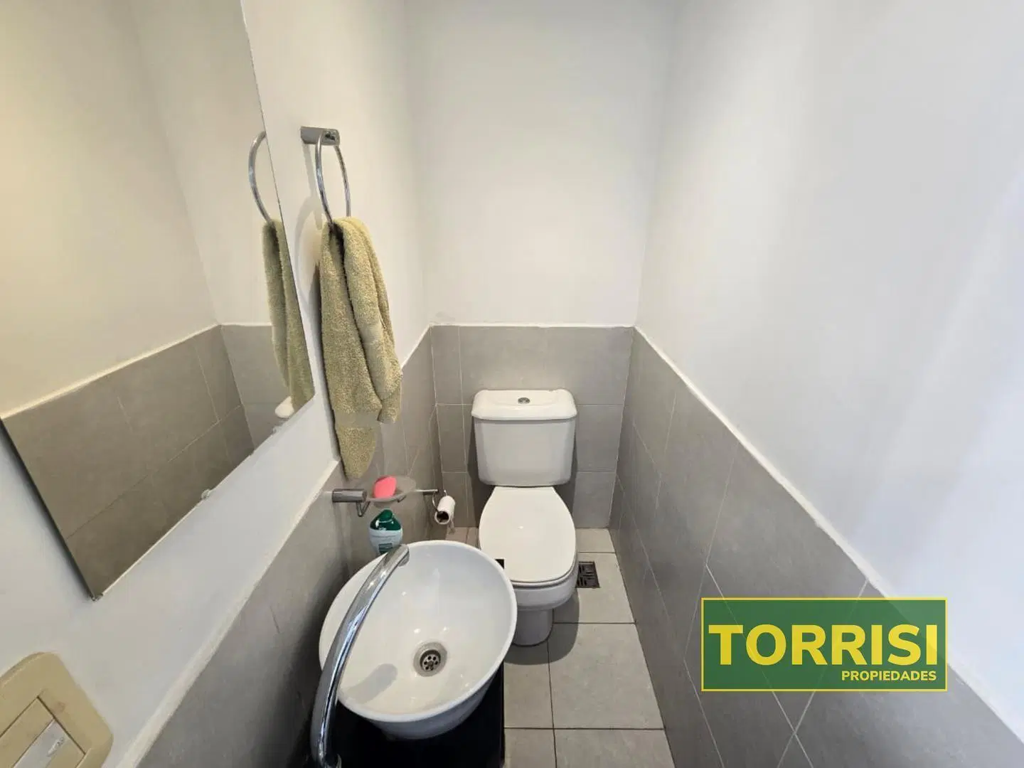 VENTA 2 AMB 40m2 C/BALCÓN Y COCH. FIJA - CARACAS 1200 FLORES 5