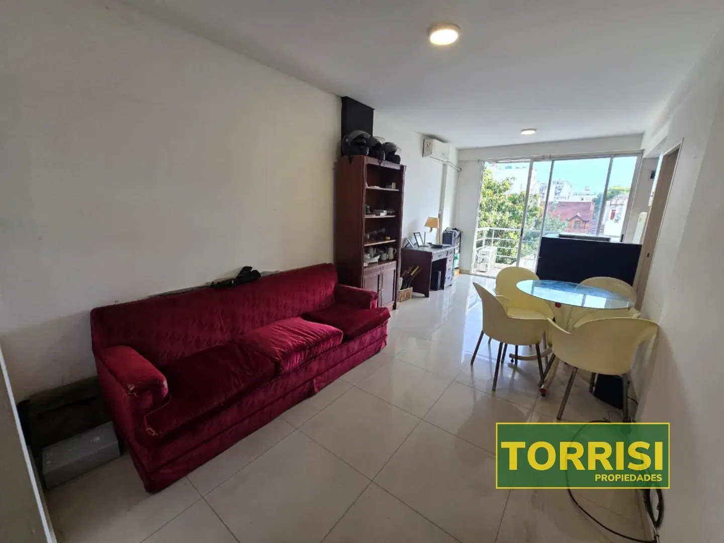 VENTA 2 AMB 40m2 C/BALCÓN Y COCH. FIJA - CARACAS 1200 FLORES 1