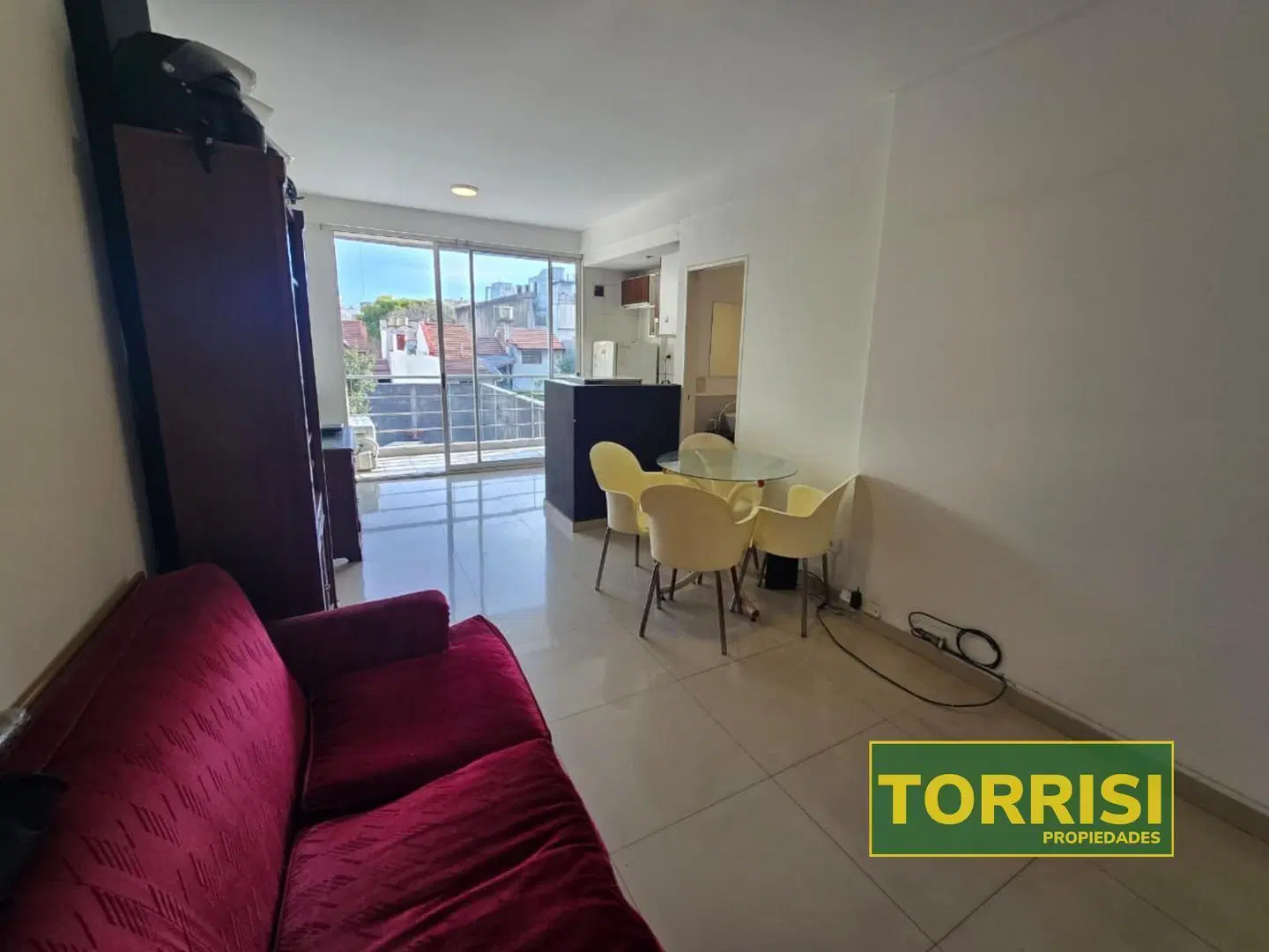 VENTA 2 AMB 40m2 C/BALCÓN Y COCH. FIJA - CARACAS 1200 FLORES 3