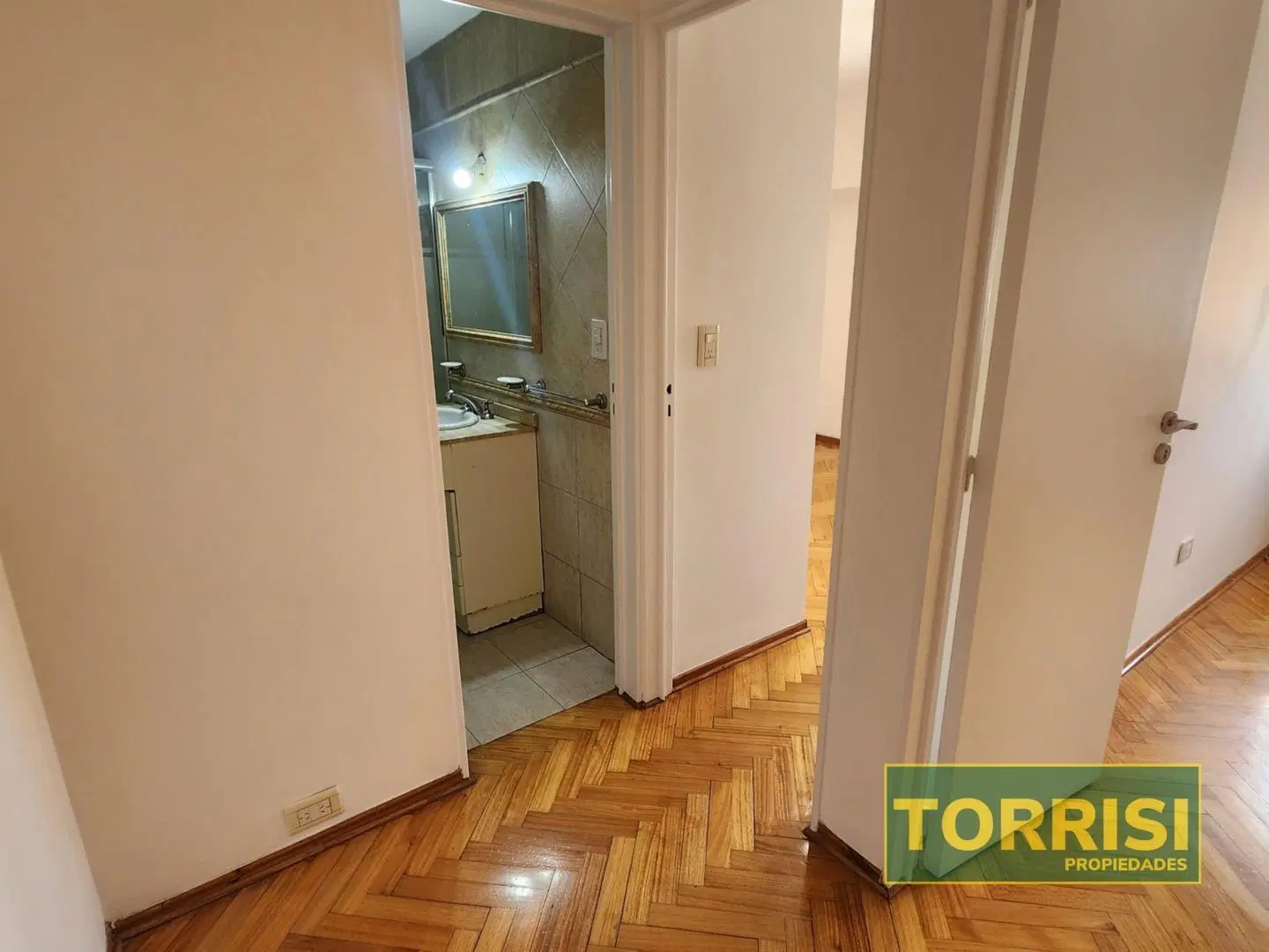 ALQUILER - 3 AMB BALCÓN Y COCH. CUB. 62 m2 - F. VALLESE 400 4