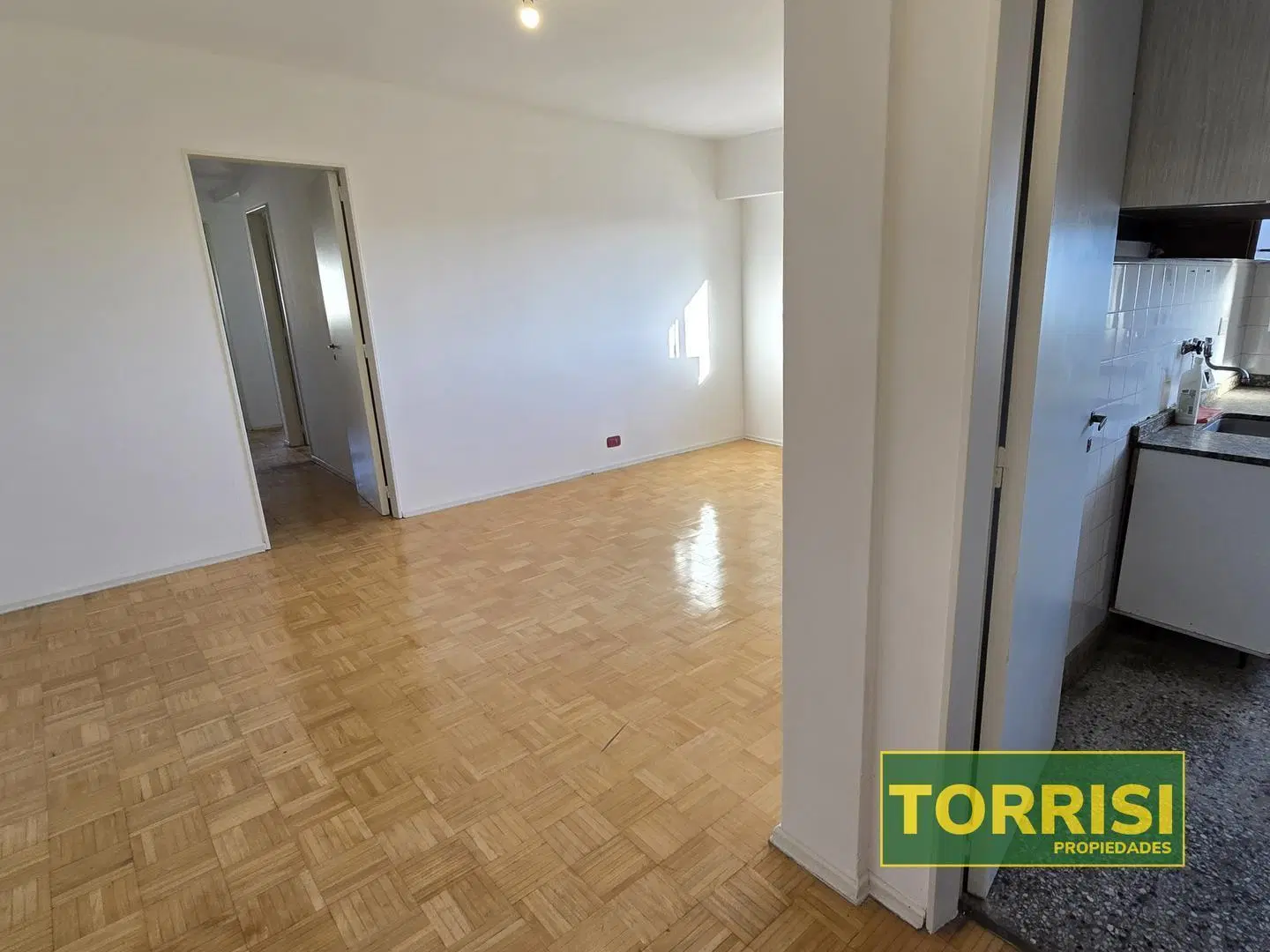 VENTA - DTO 80m2 4 AMB C/COCHERA - BACACAY 1800 - FLORES 5