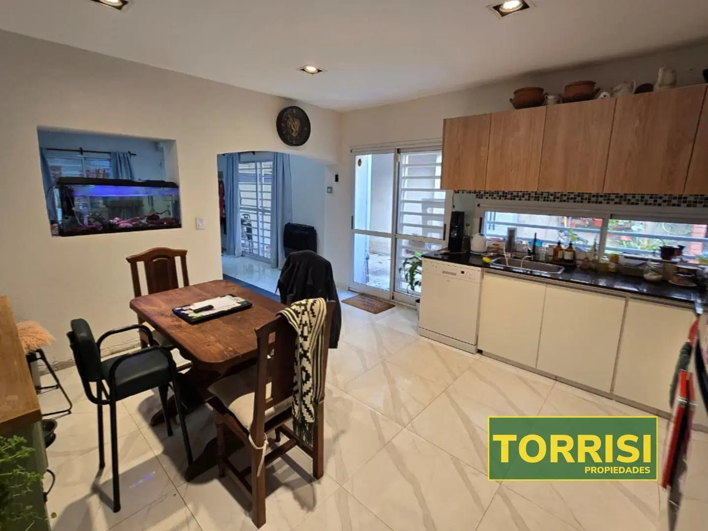 CASA 200m2 5amb LOTE PROP TERR PATIO COCH YAPEYÚ 500 ALMAGRO 4
