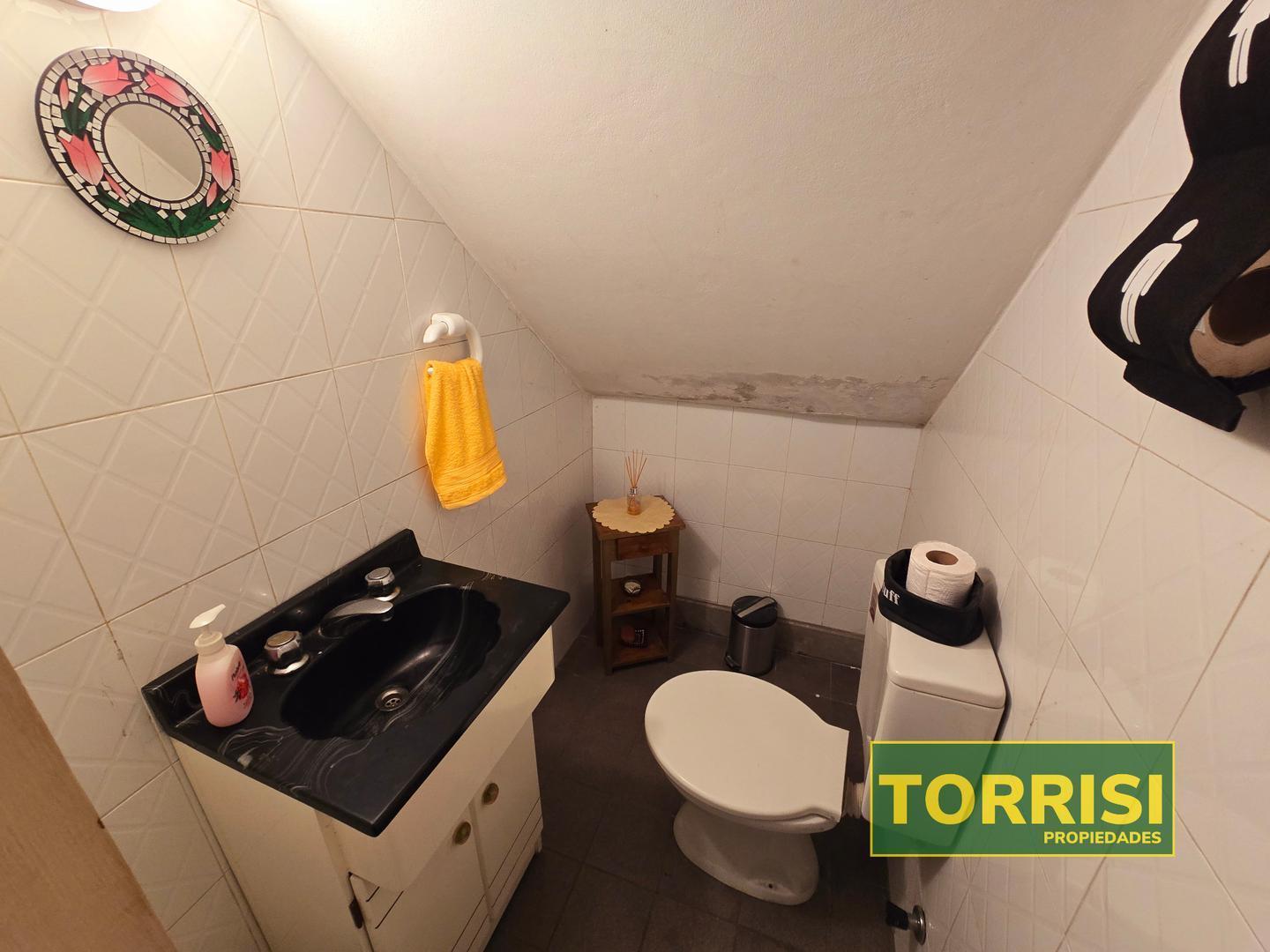 Foto de VENTA - 5 AMB PH C/PATIO Y COCHERA/LOCAL - CAMPICHUELO 300, imagen 5