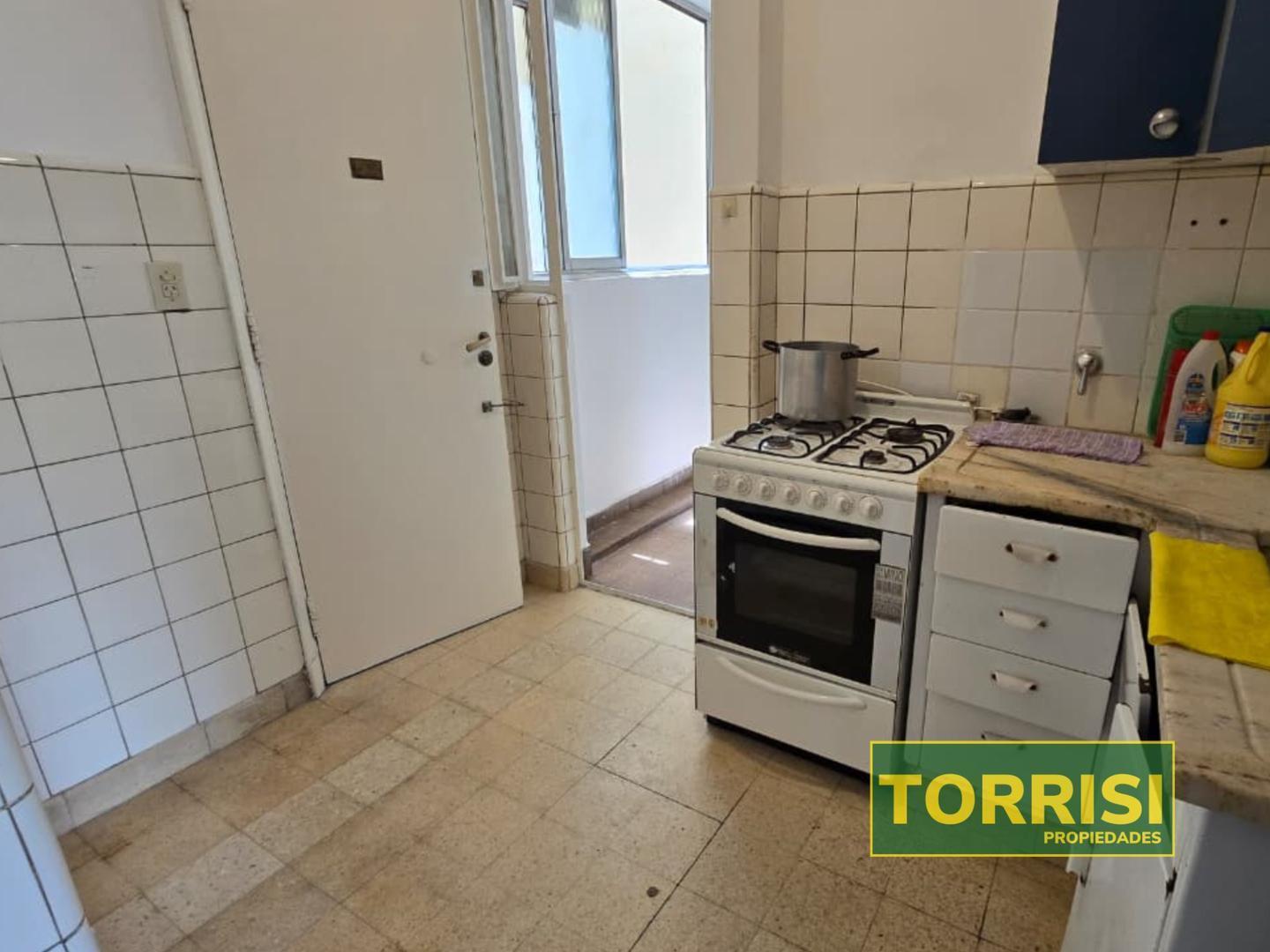 Foto de VENTA 4AMB 77M2 C/ BAL Y DEP. - AV.RIVADAVIA 4200 CABALLITO, imagen 1