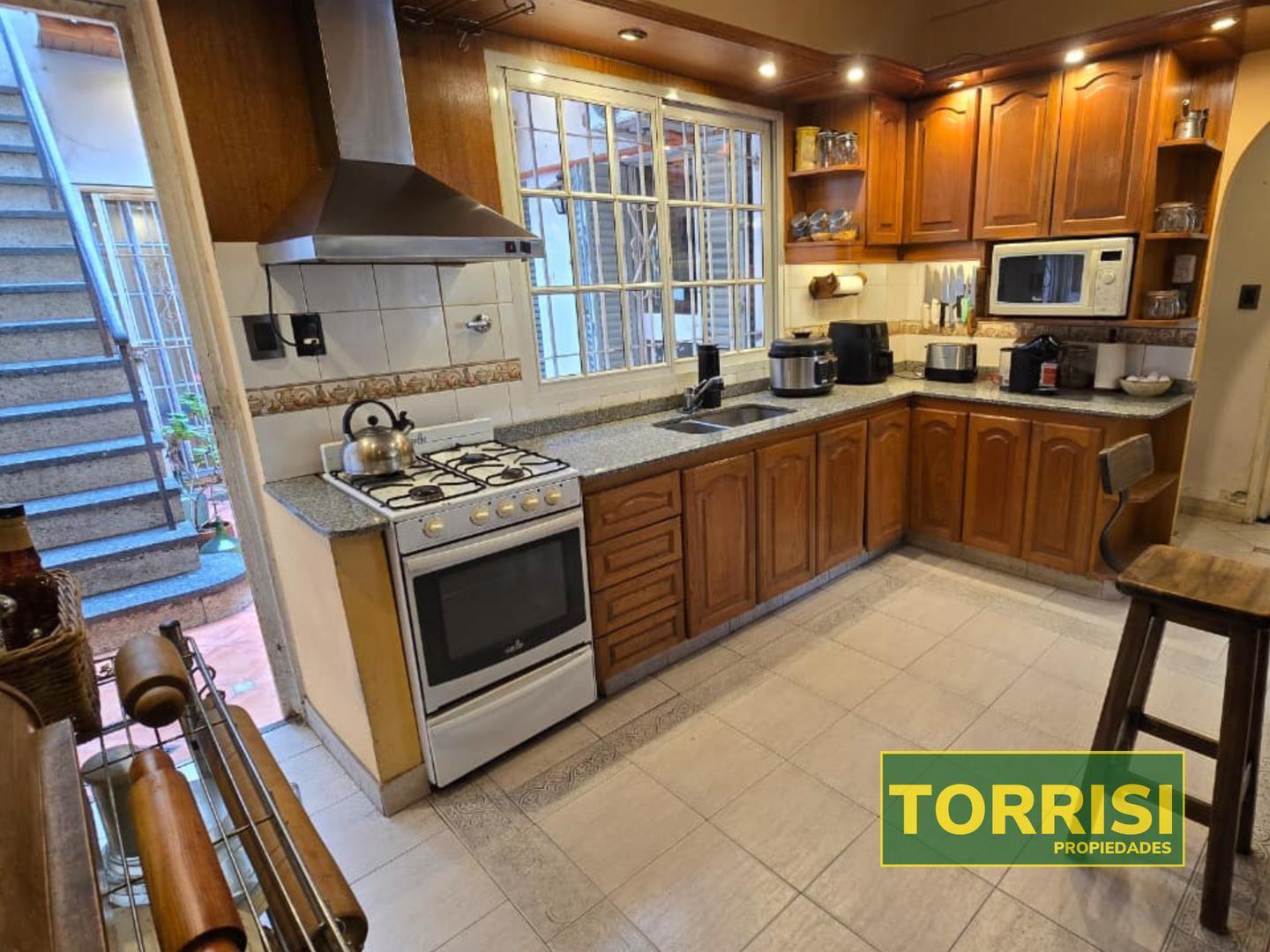Foto de VENTA CASA 5AMB 220m2 TERRAZA QUINCHO LOTE PROP NUMANCIA 400, imagen 4