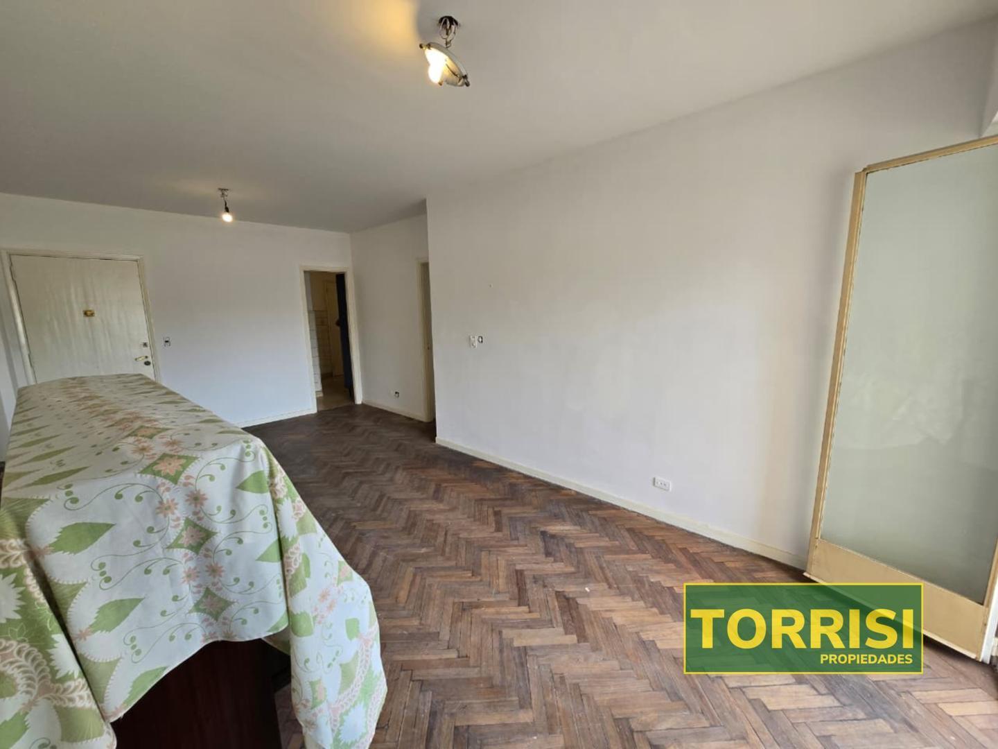 Foto de VENTA 4AMB 77M2 C/ BAL Y DEP. - AV.RIVADAVIA 4200 CABALLITO, imagen 1
