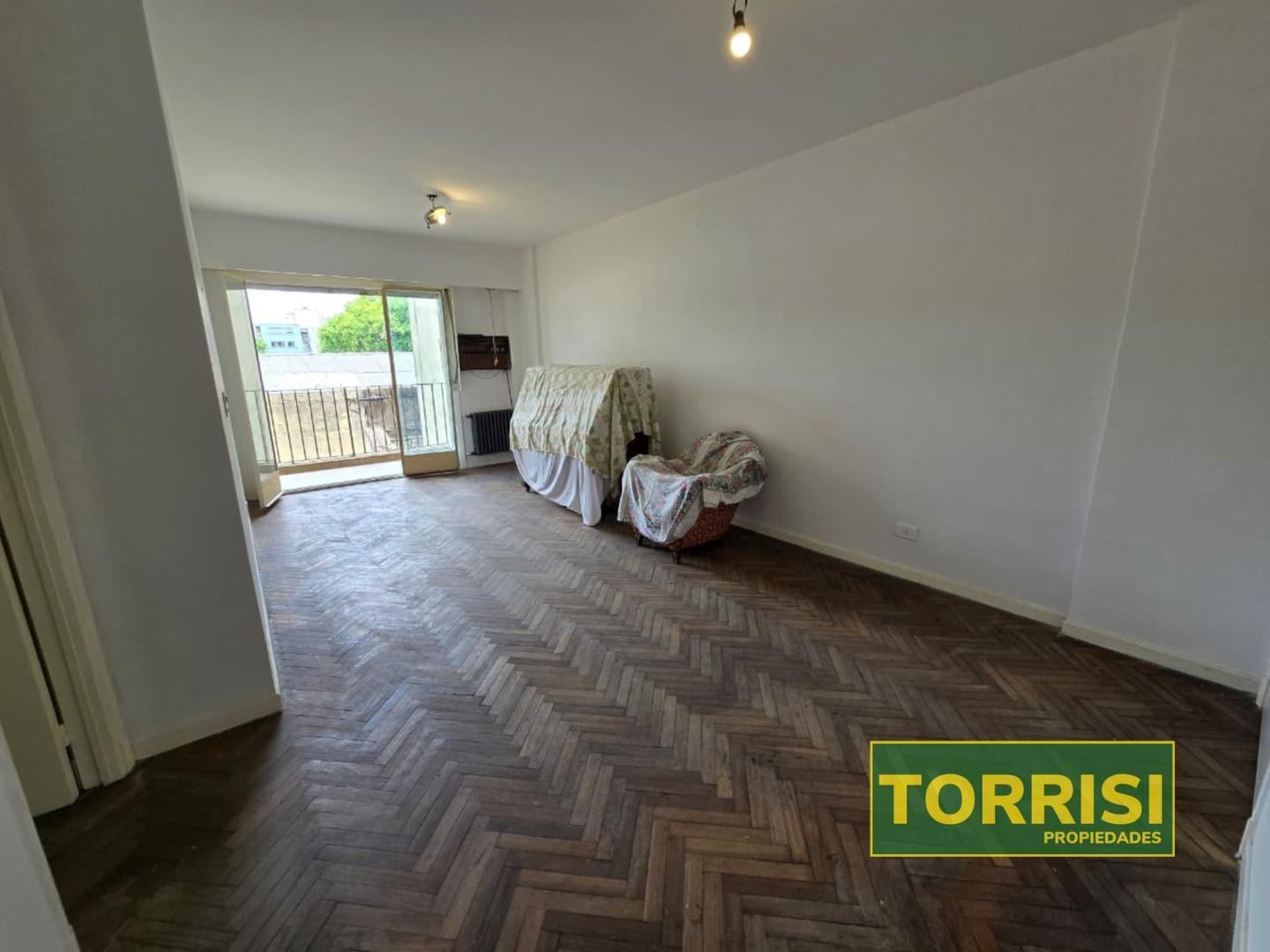 Foto de VENTA 4AMB 77M2 C/ BAL Y DEP. - AV.RIVADAVIA 4200 CABALLITO, imagen 2