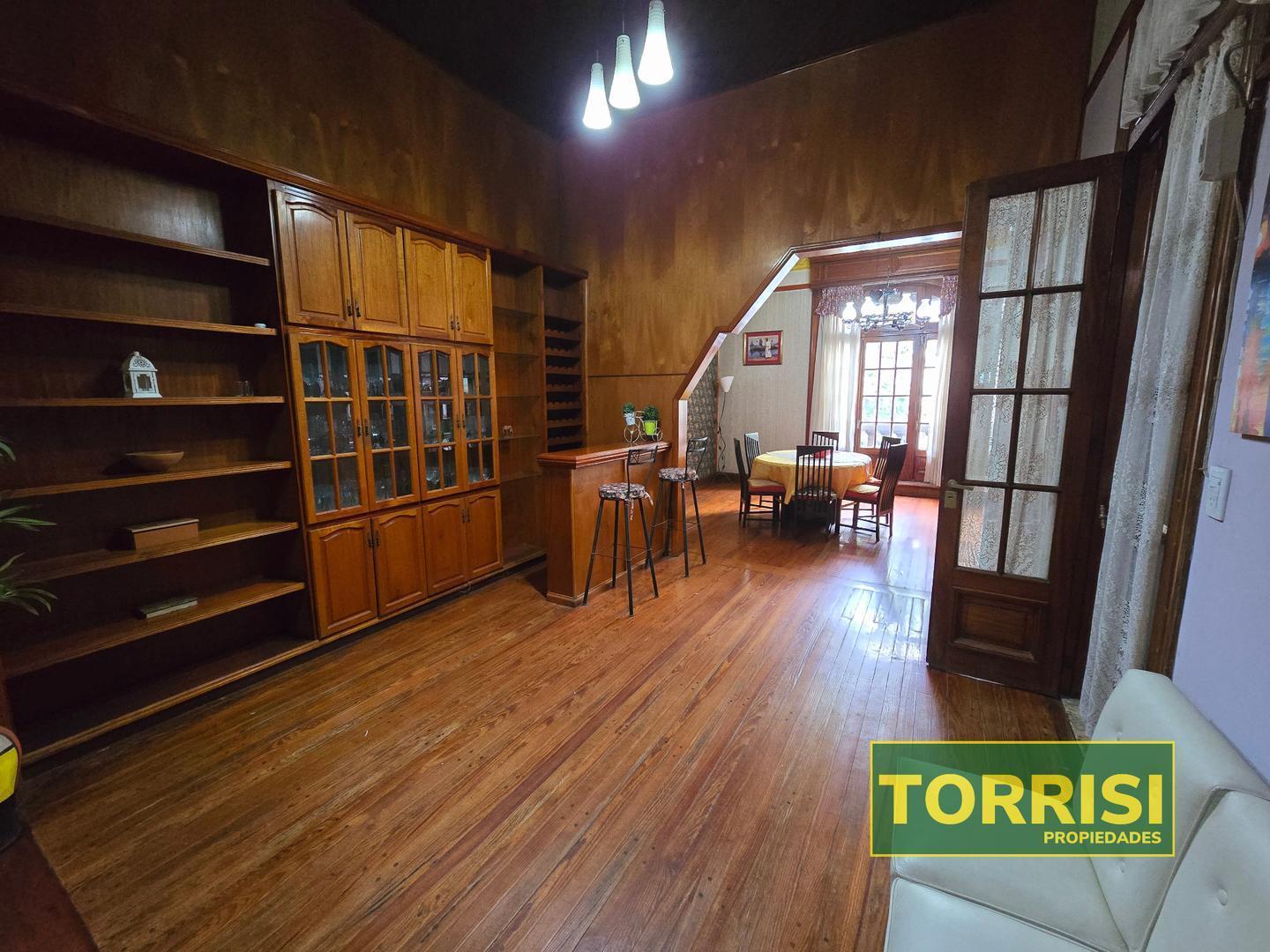 Foto de VENTA - 5 AMB PH C/PATIO Y COCHERA/LOCAL - CAMPICHUELO 300, imagen 2