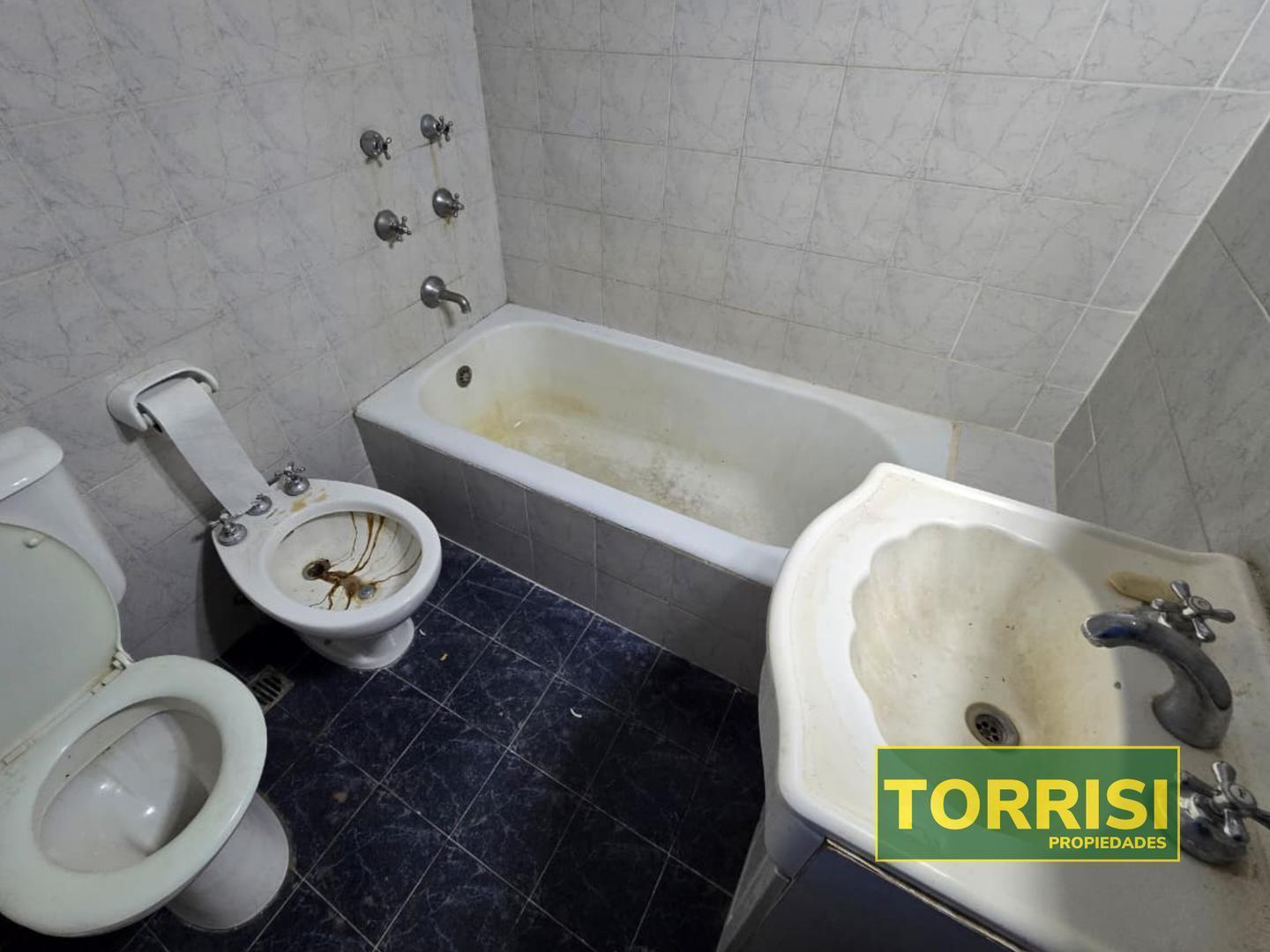 Foto de VENTA 4 AMB C/PATIO 66 m2 - PERON 1400 - SAN NICOLAS, imagen 2