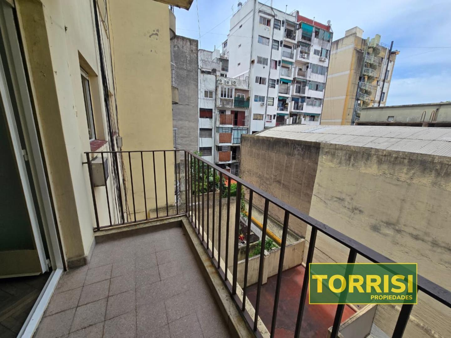 Foto de VENTA 4AMB 77M2 C/ BAL Y DEP. - AV.RIVADAVIA 4200 CABALLITO, imagen 4