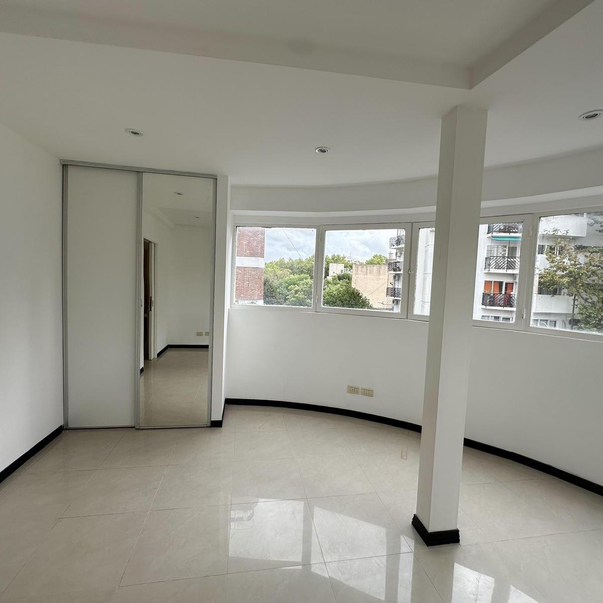 Foto de Oportunidad! Excelente Triplex 90 m² totales c/ terraza propia APTO, imagen 2