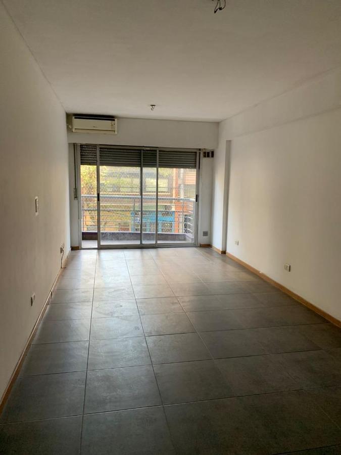 VENTA - MONOAMBIENTE AL FTE. BALCON CON COCHERA- CABALLITO