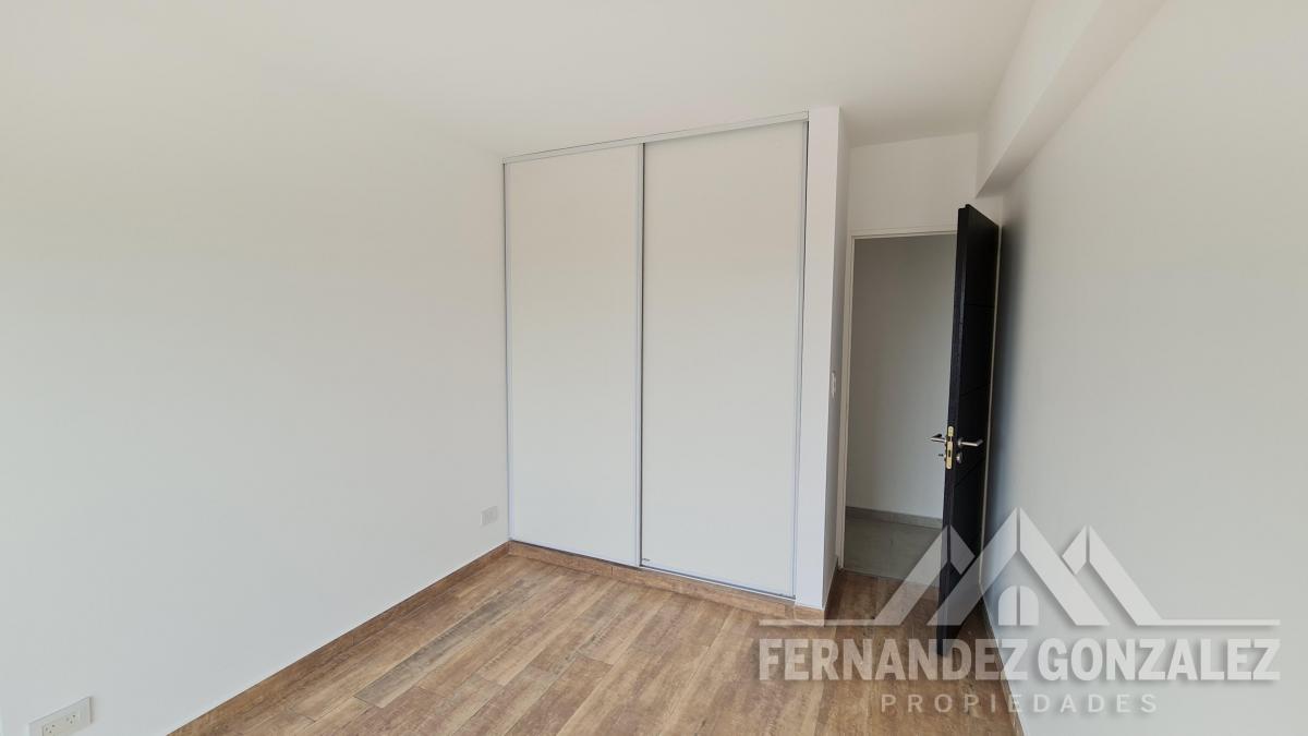 Foto de Dpto. de 4 Amb. de categoría a estrenar con dos cocheras cubiertas y, imagen 2