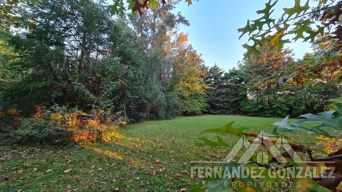 Lote de terreno de 892 M2 parquizado y arbolado a Mts. de Autovía 2