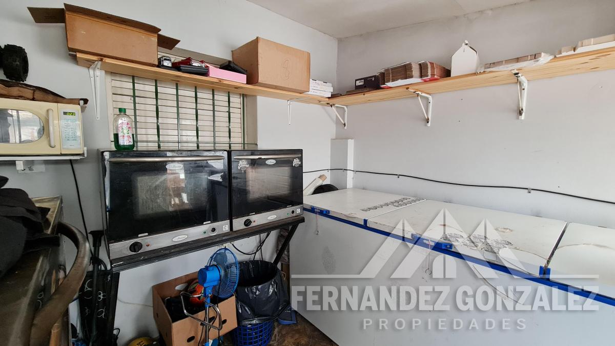 Foto de Casa sobre lote propio, de 3 Amb. con fondo y garage. Hermoso Barrio, imagen 4