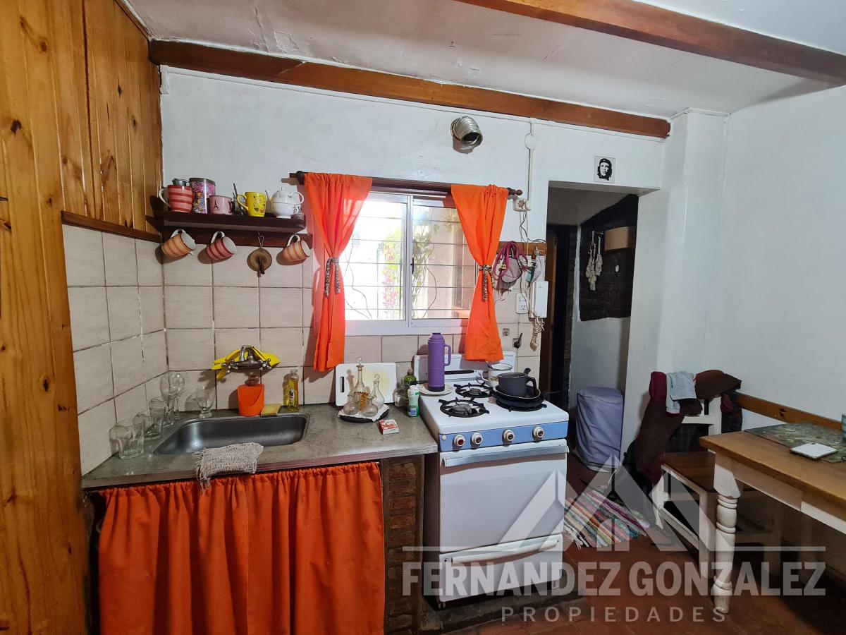 PH de 2 Amb. con patio propio. A Metros de Lanusita e H. Yrigoyen. Sin Expensas.