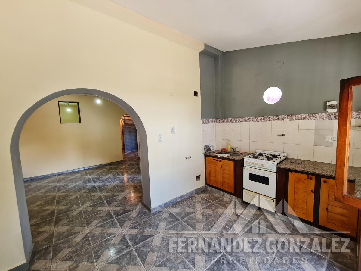 Casa en PH de 4 Amb. Al Frente, con Entrada de Autos y Sin Expensas. 3