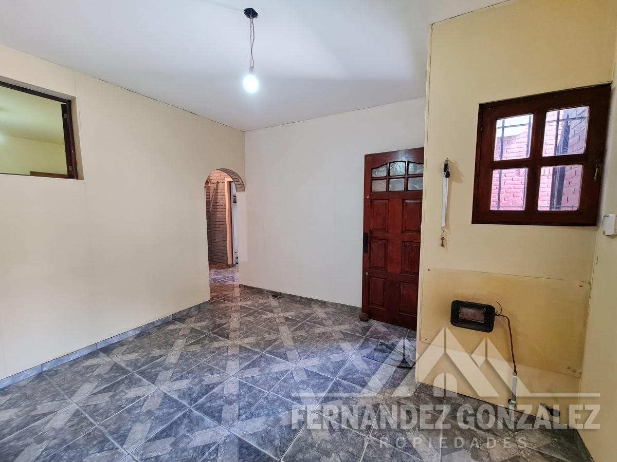 Casa en PH de 4 Amb. Al Frente, con Entrada de Autos y Sin Expensas. 1